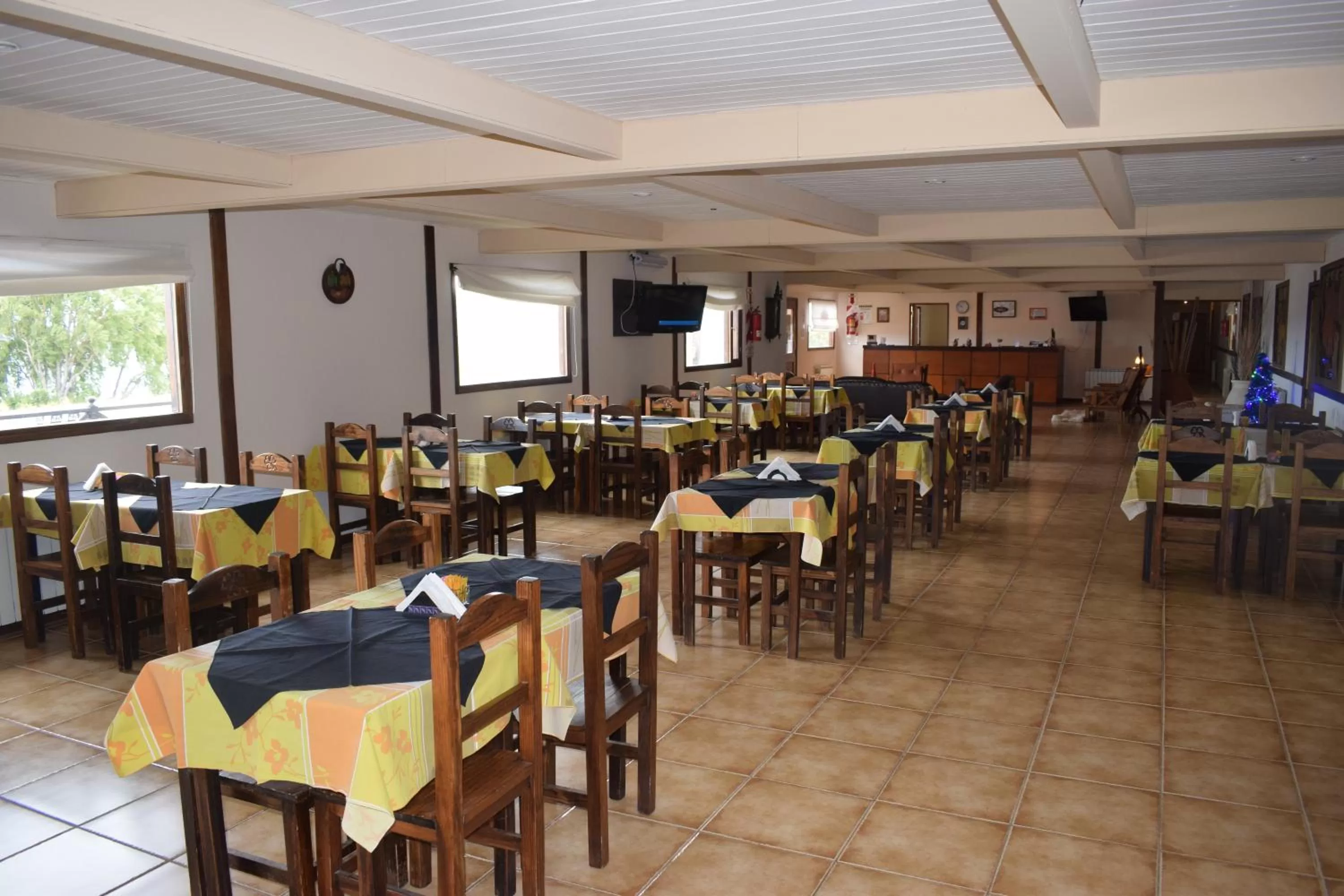 Restaurant/Places to Eat in Hotel Mora