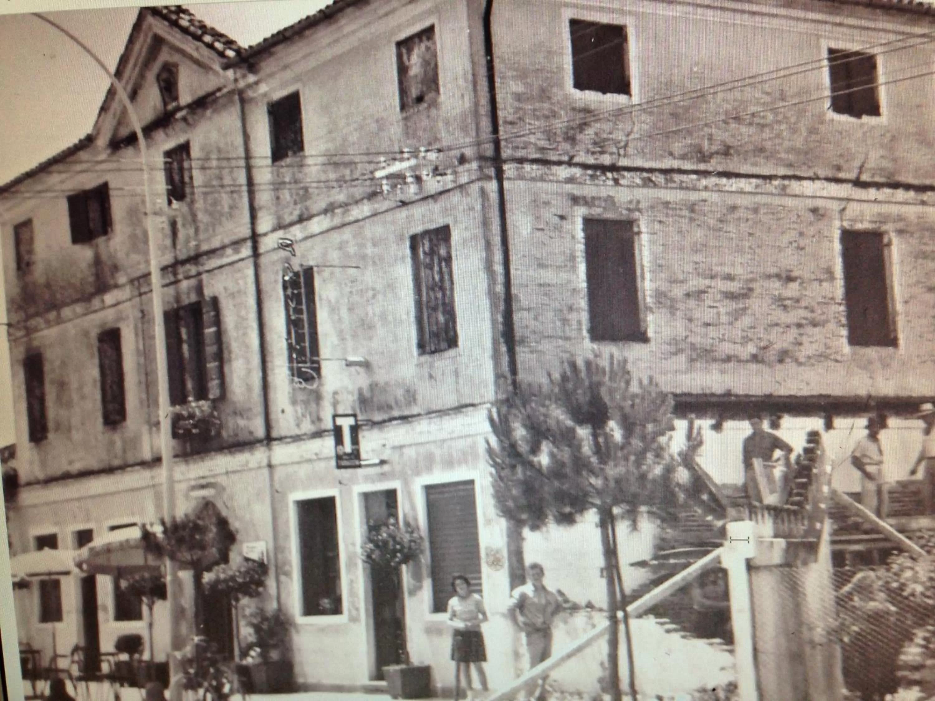Facade/entrance in Hotel Pizzeria Ristorante "Al Leone"