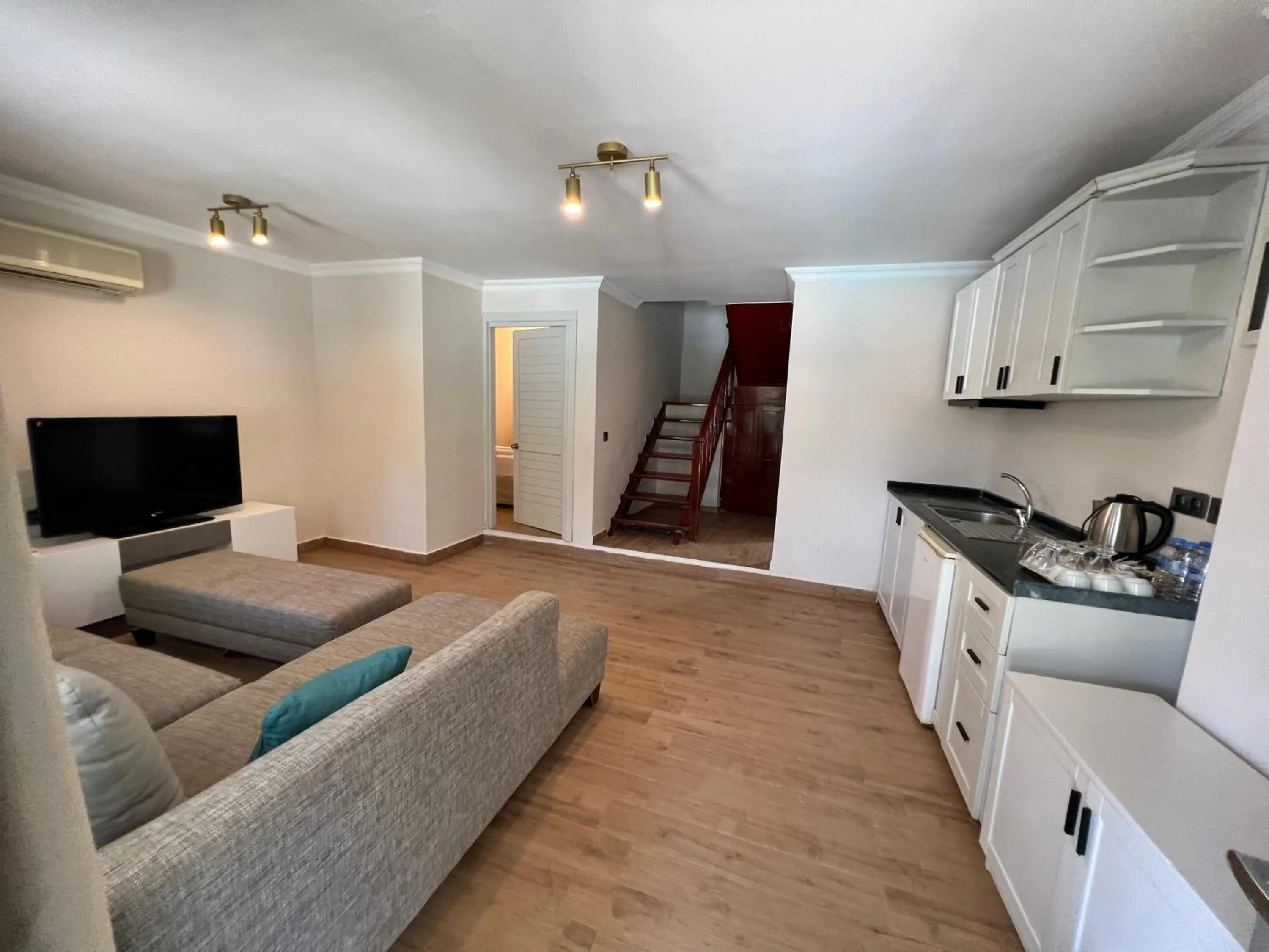 Living room in Moonshine Hotel & Suites