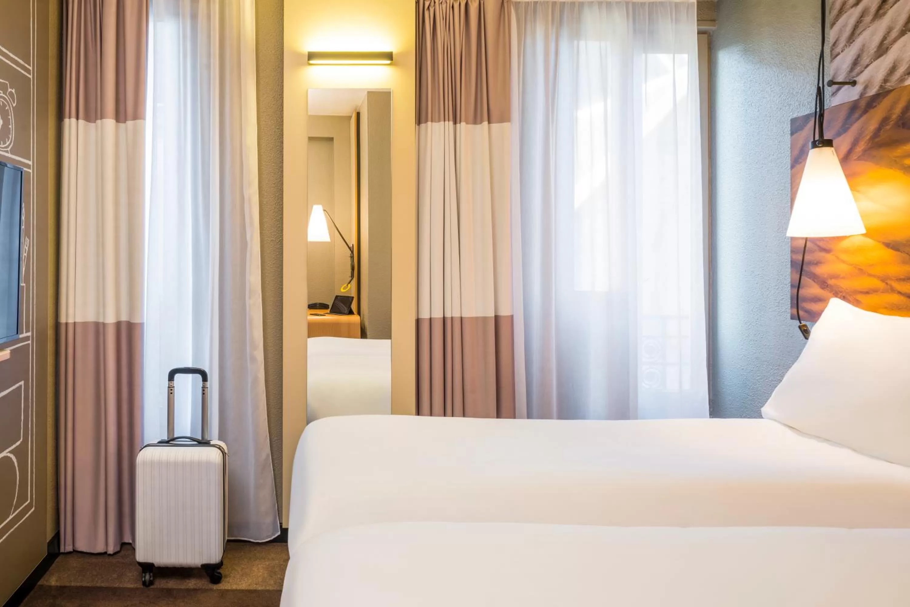 Bedroom, Bed in ibis Clichy Centre Mairie