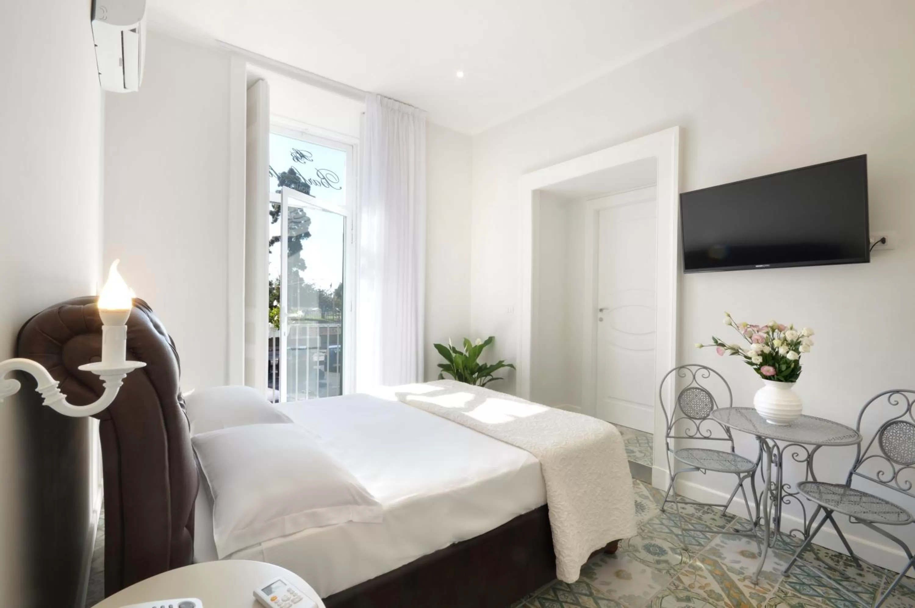 Photo of the whole room, Bed in Barbarella Home