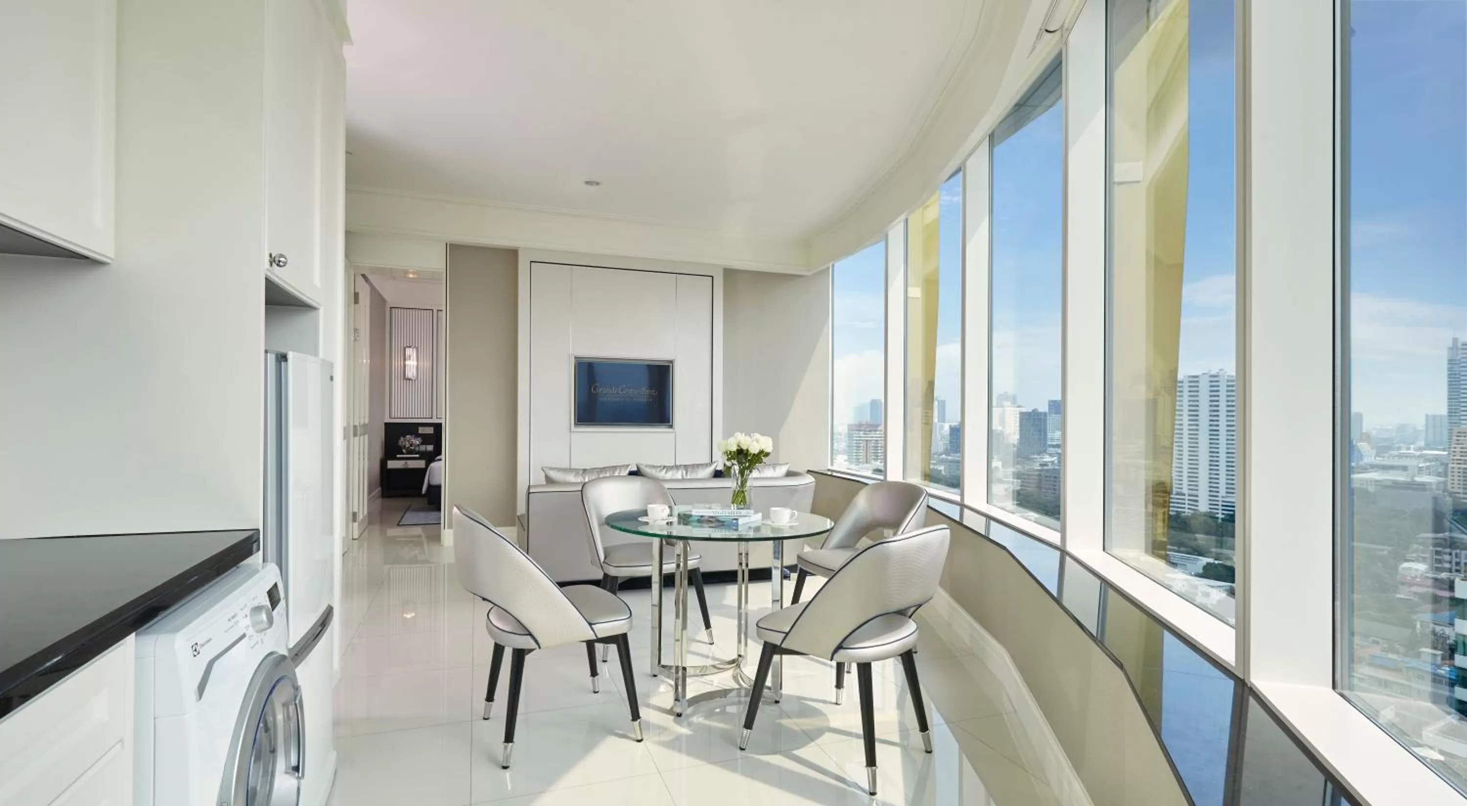 Living room in Grande Centre Point Sukhumvit 55 Thong Lo