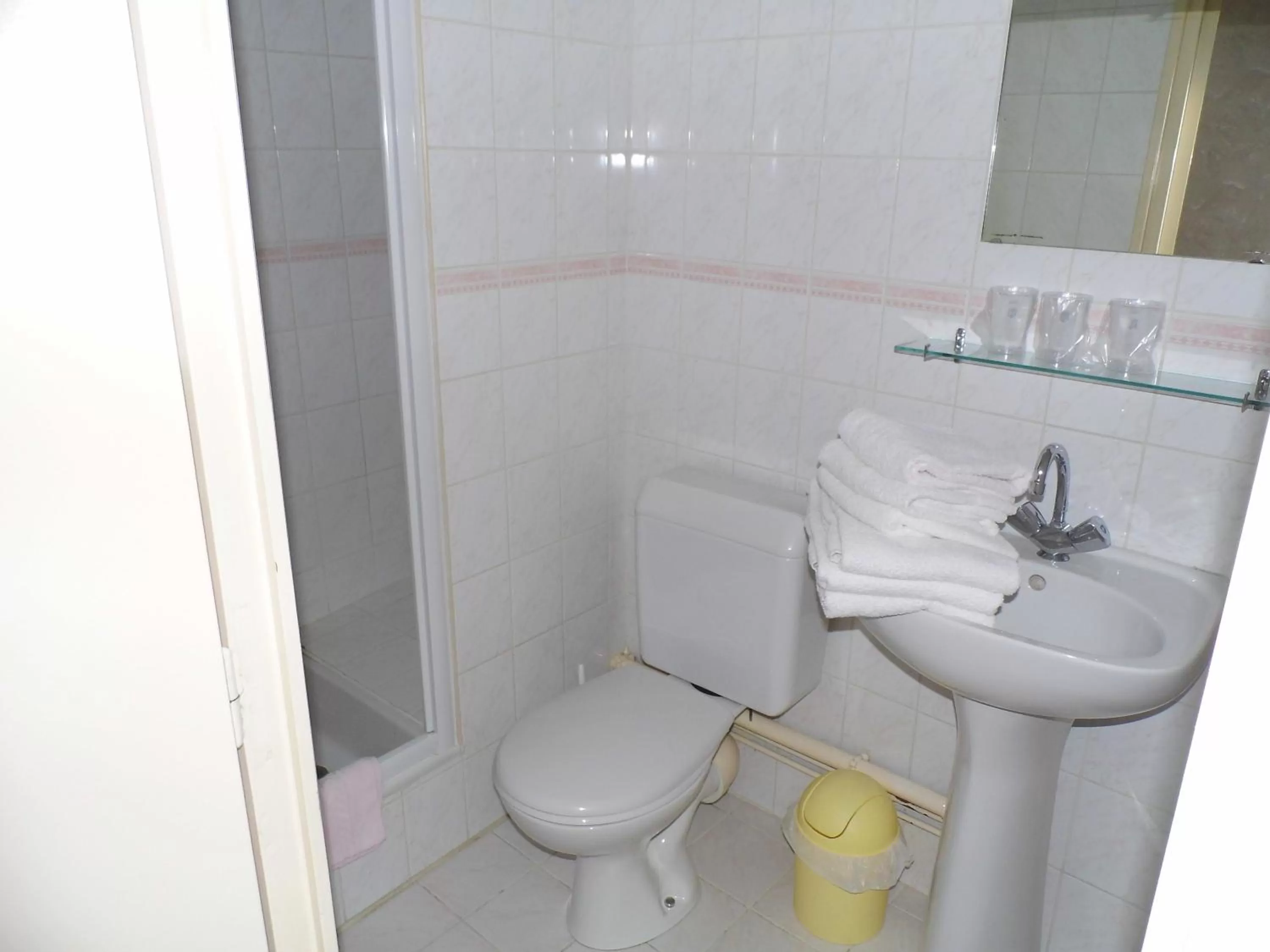 Bathroom in A L'Orée du Bois chez Doudou&Lolo