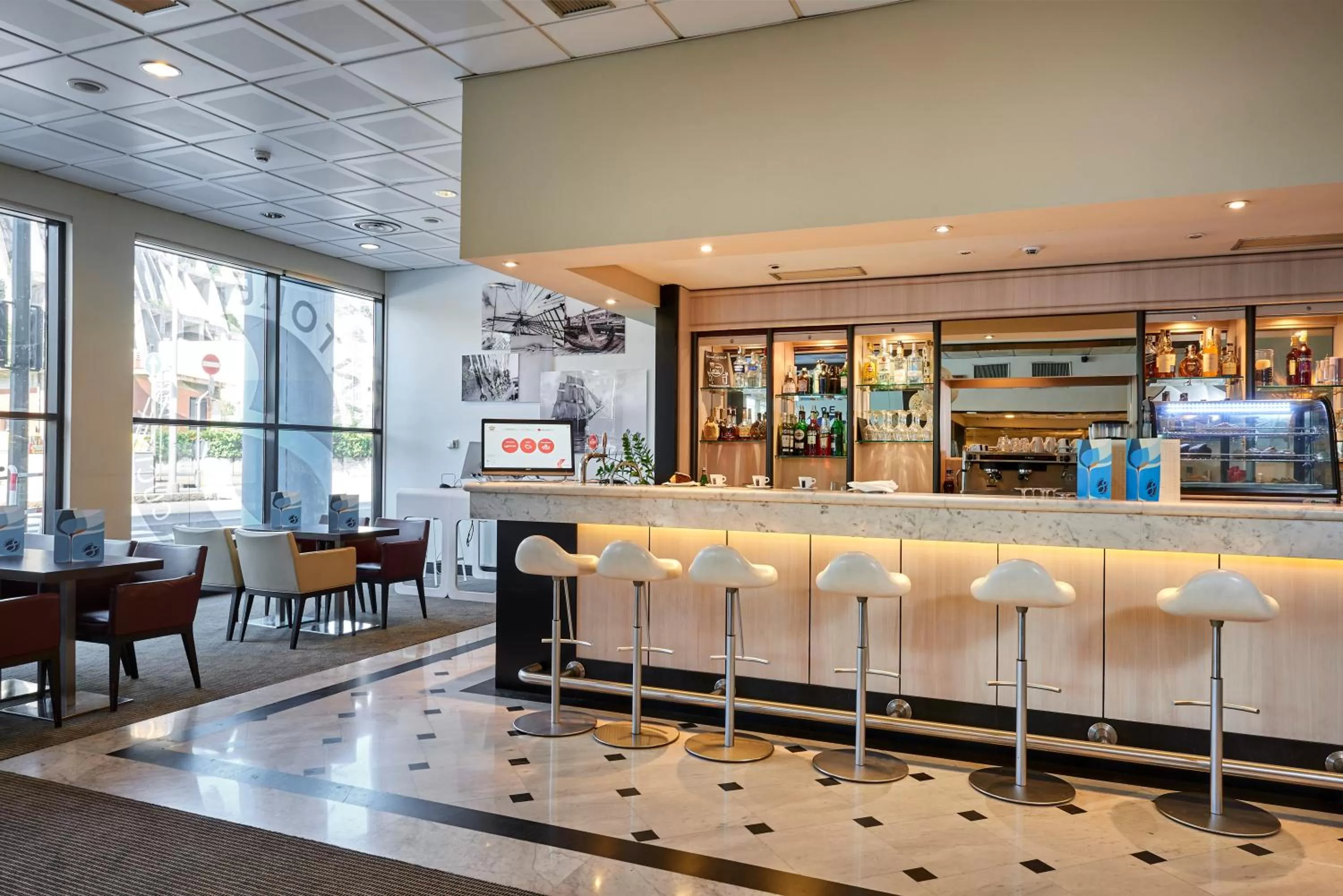 Lounge or bar in Novotel Genova City