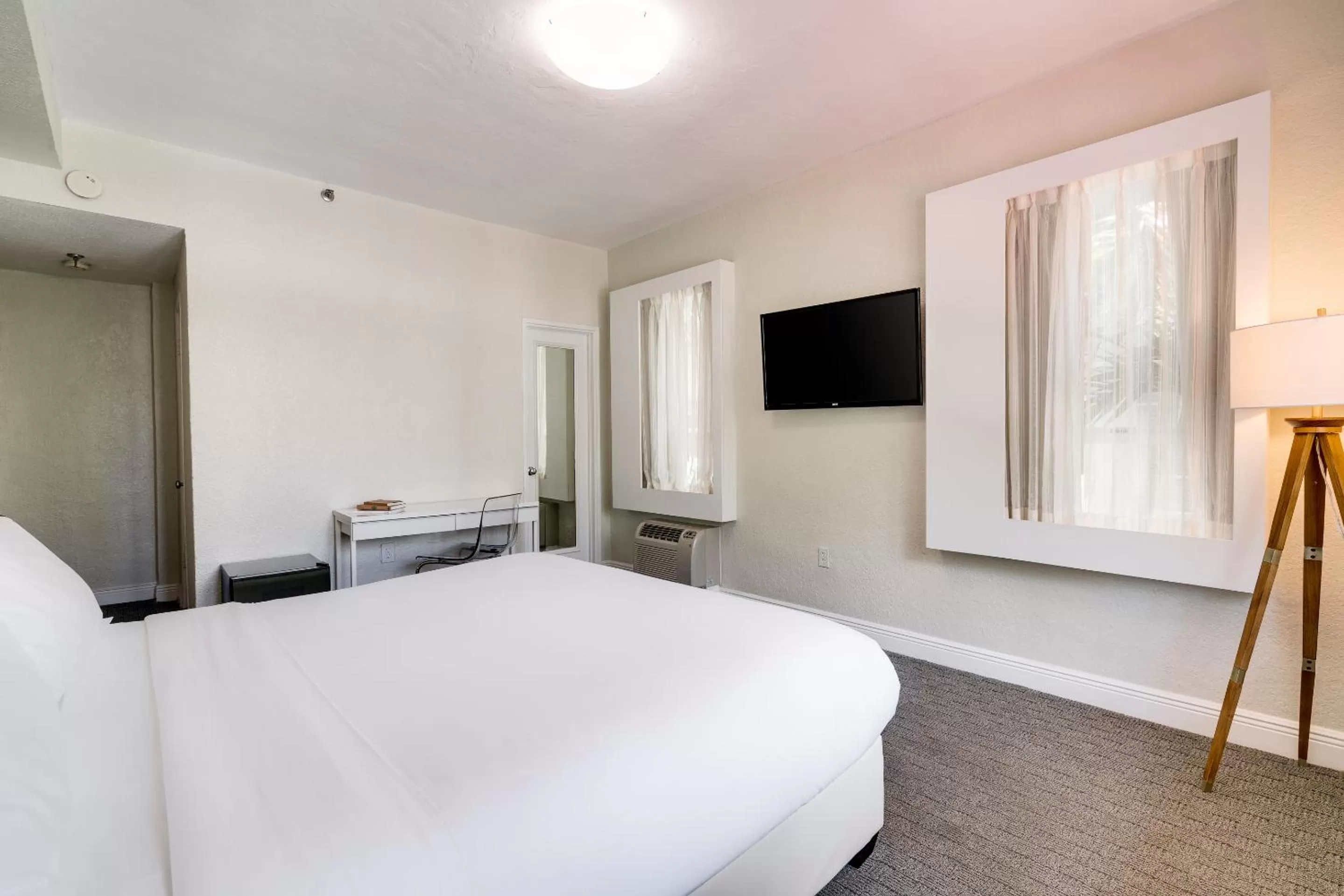 Bedroom, Bed in Crest Hotel Suites