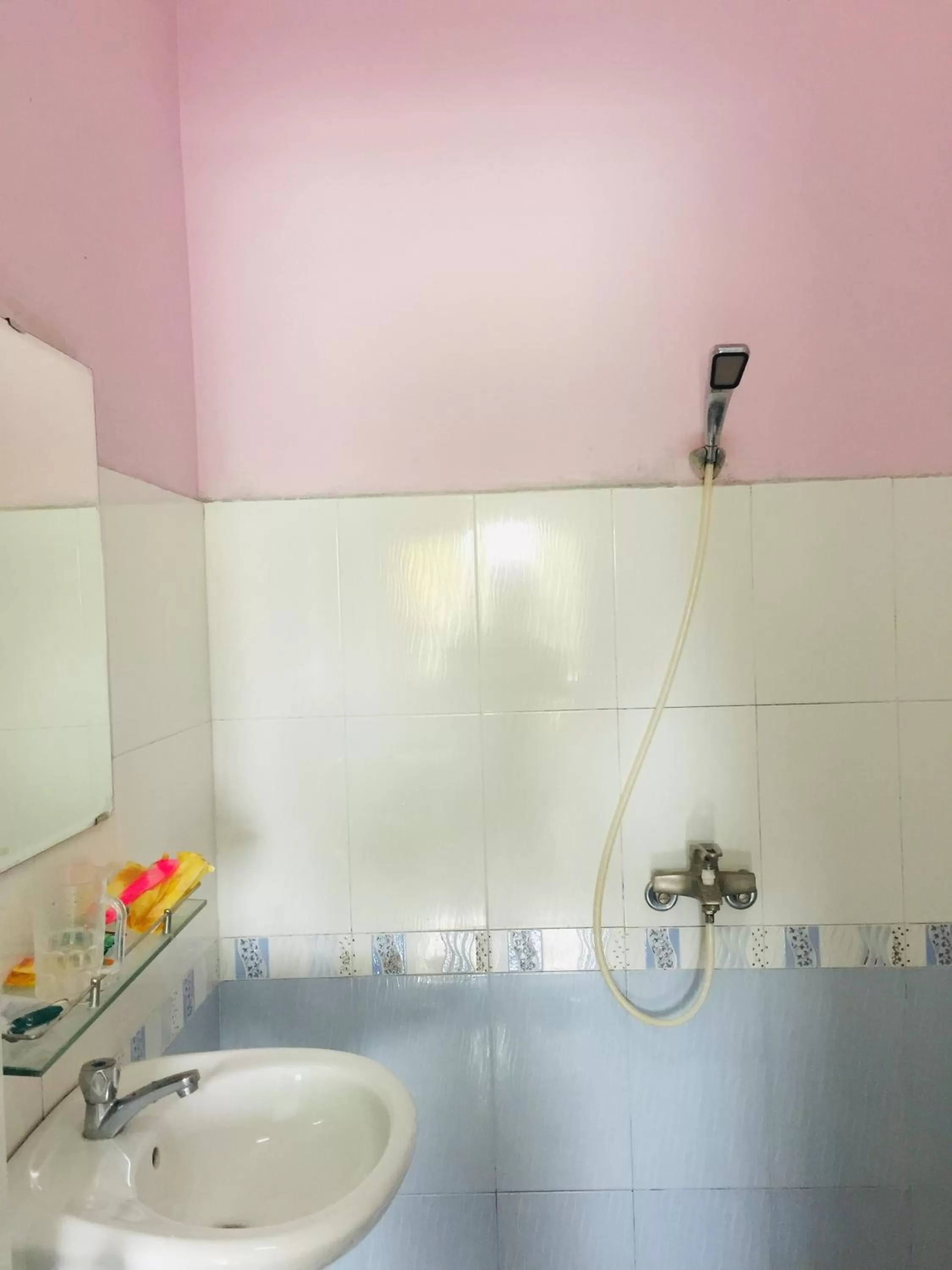 Bathroom in Tien Dat Motel