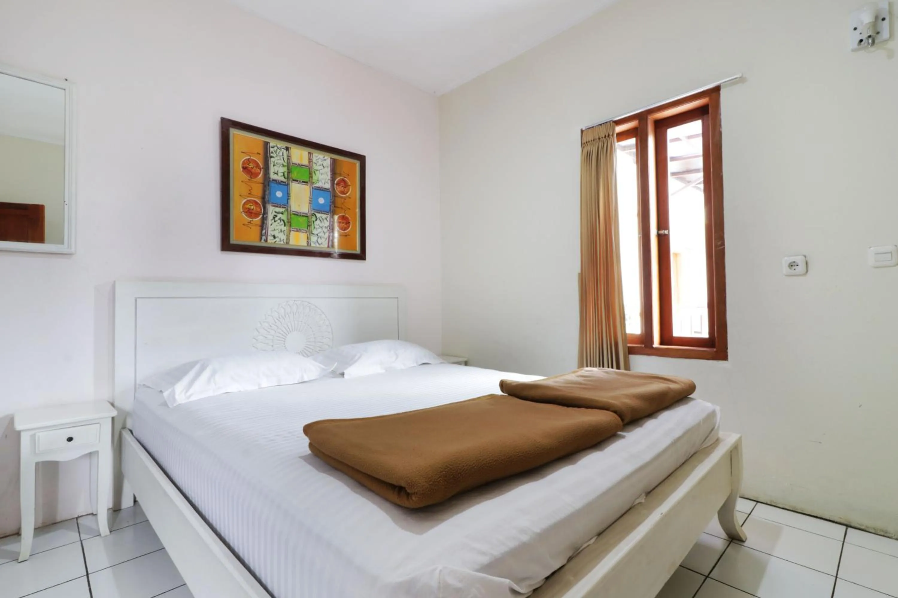 Bedroom, Bed in Jayagiri Guesthouse By Belgareti