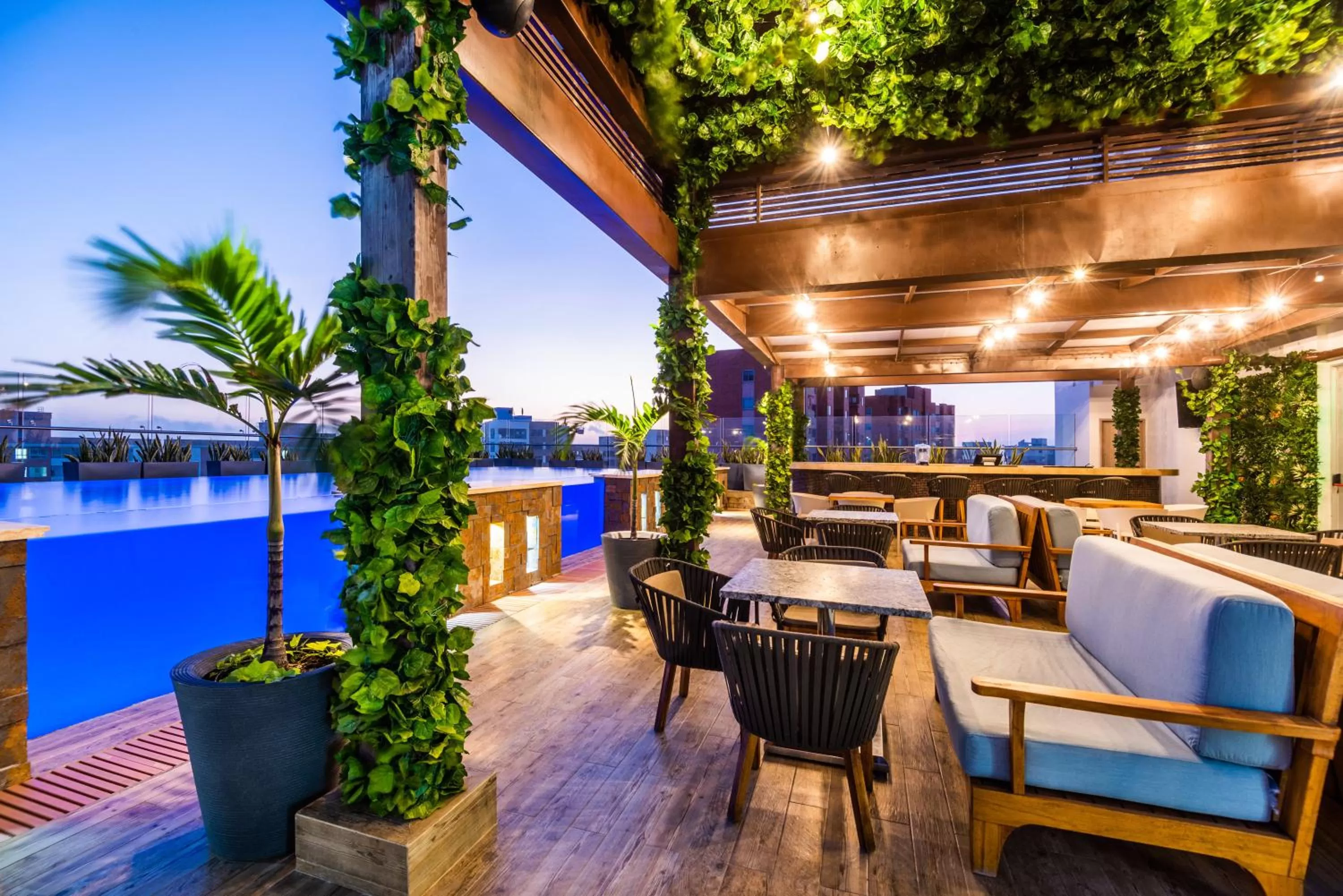 Swimming pool in Crowne Plaza Barranquilla by IHG