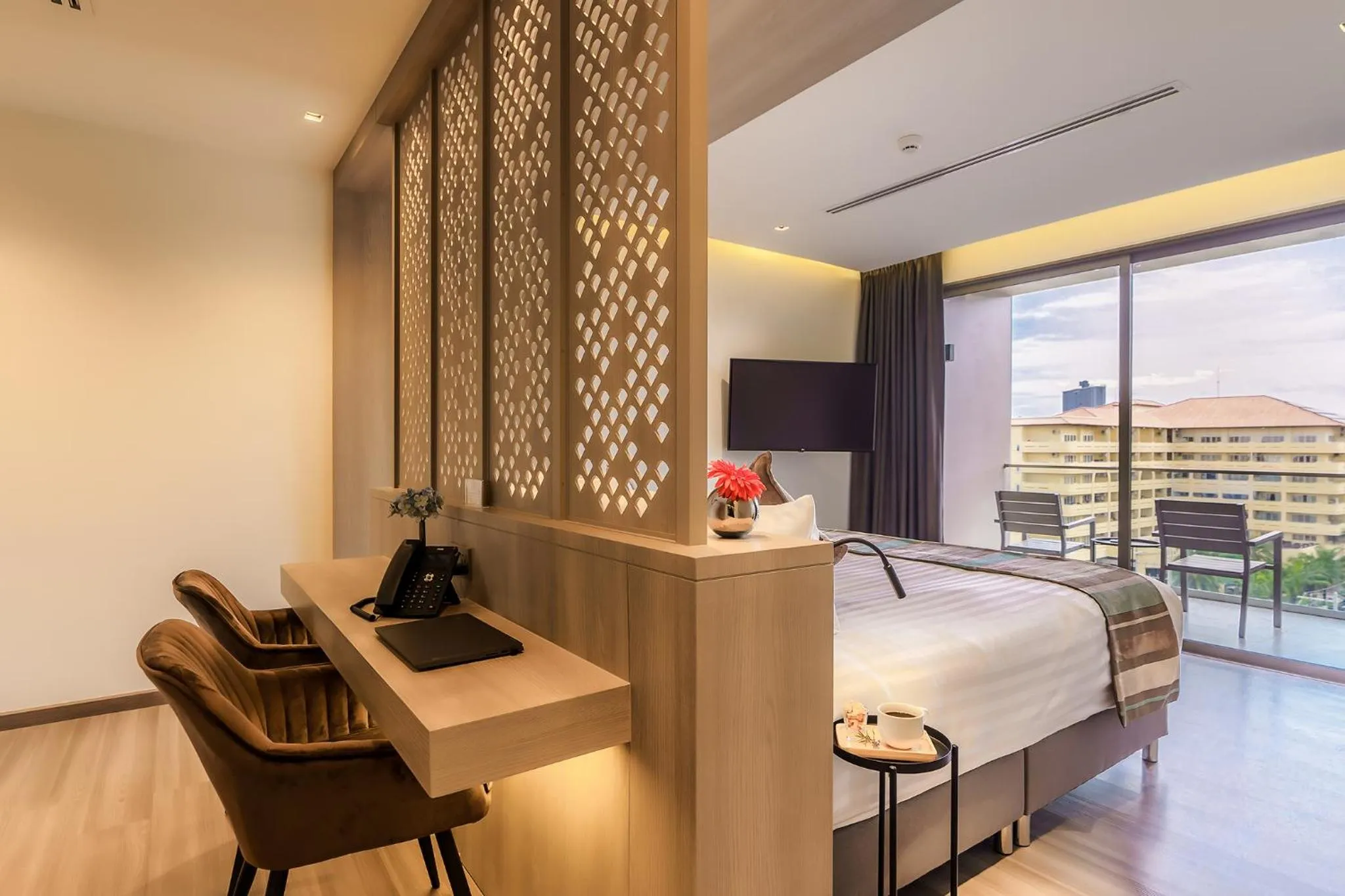 Living room, Bed in Fifth Pattaya Jomtien By Shiwalai Int