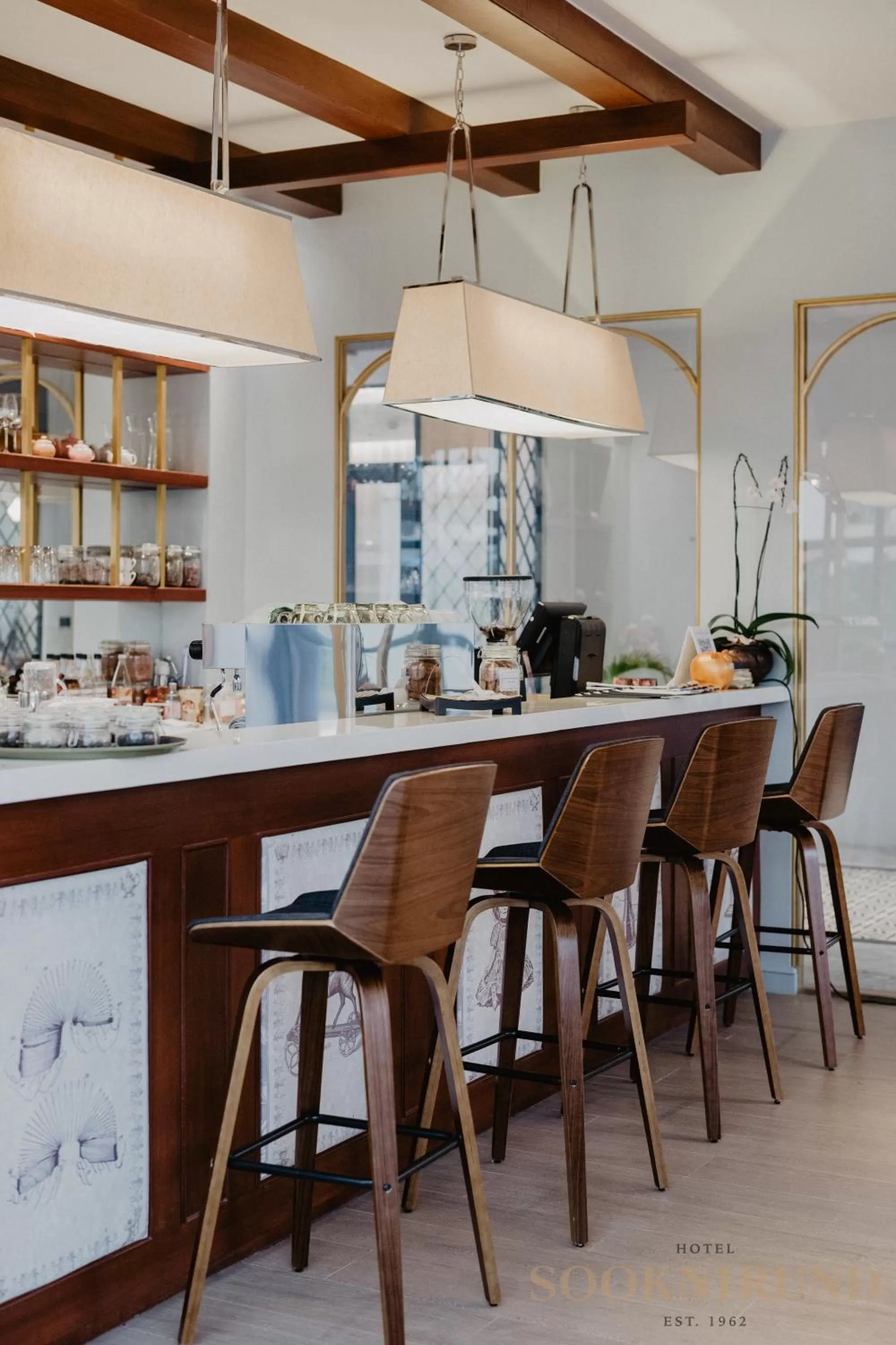 Restaurant/places to eat in SOOKNIRUND HOTEL