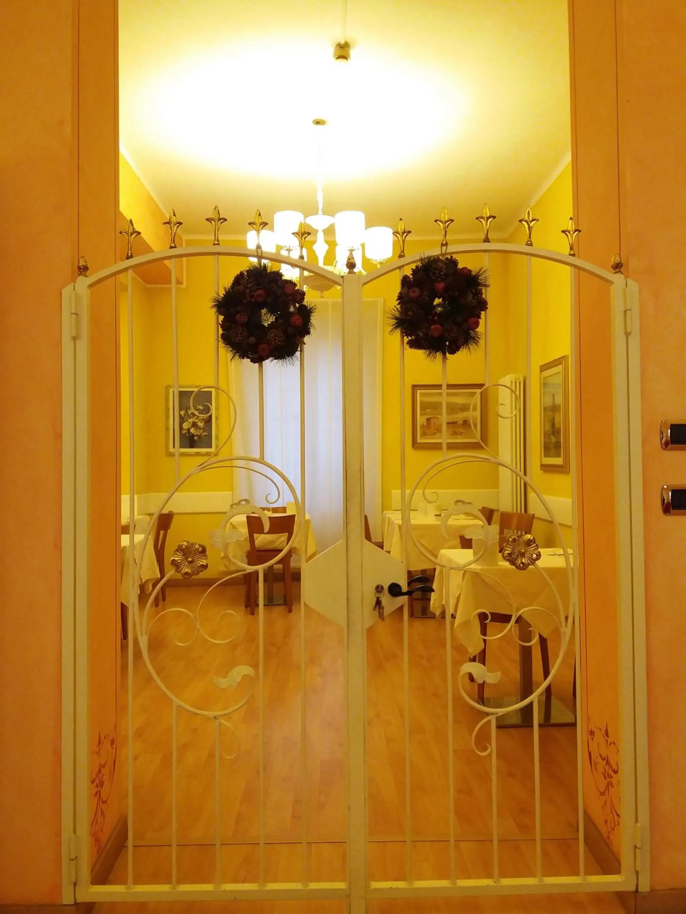 Restaurant/places to eat in Hotel Boston