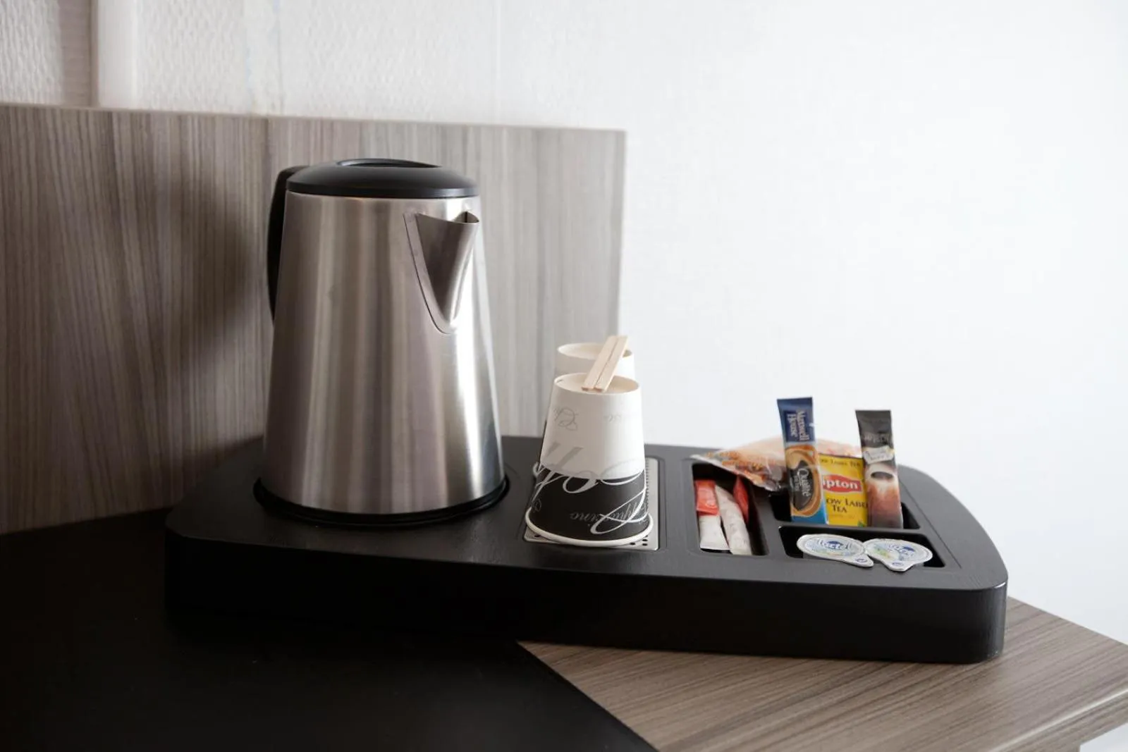 Coffee/tea facilities in Saphir Grenelle