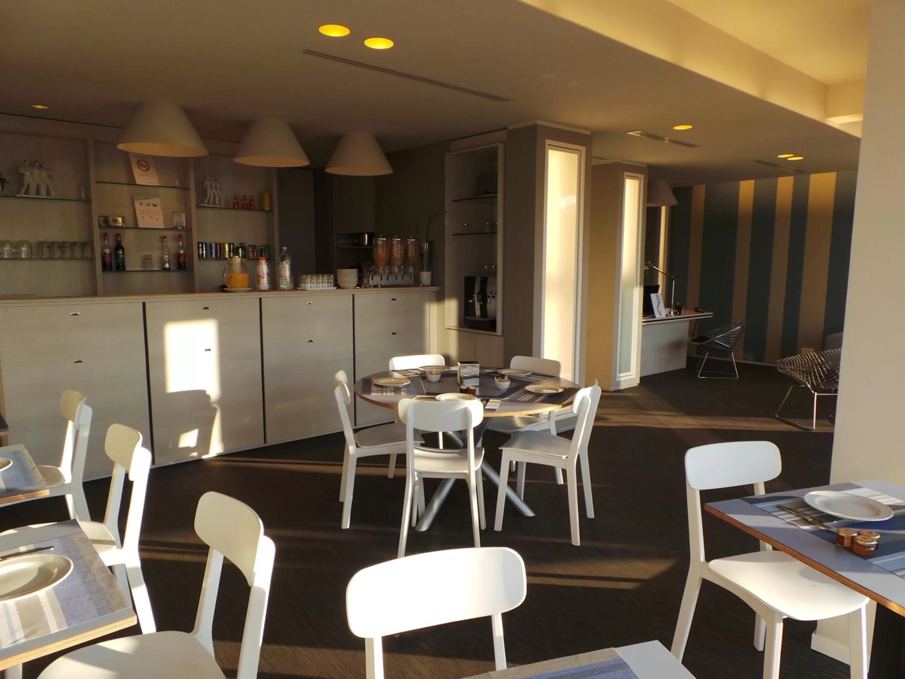 Restaurant/places to eat in Hotel Palm Garavan