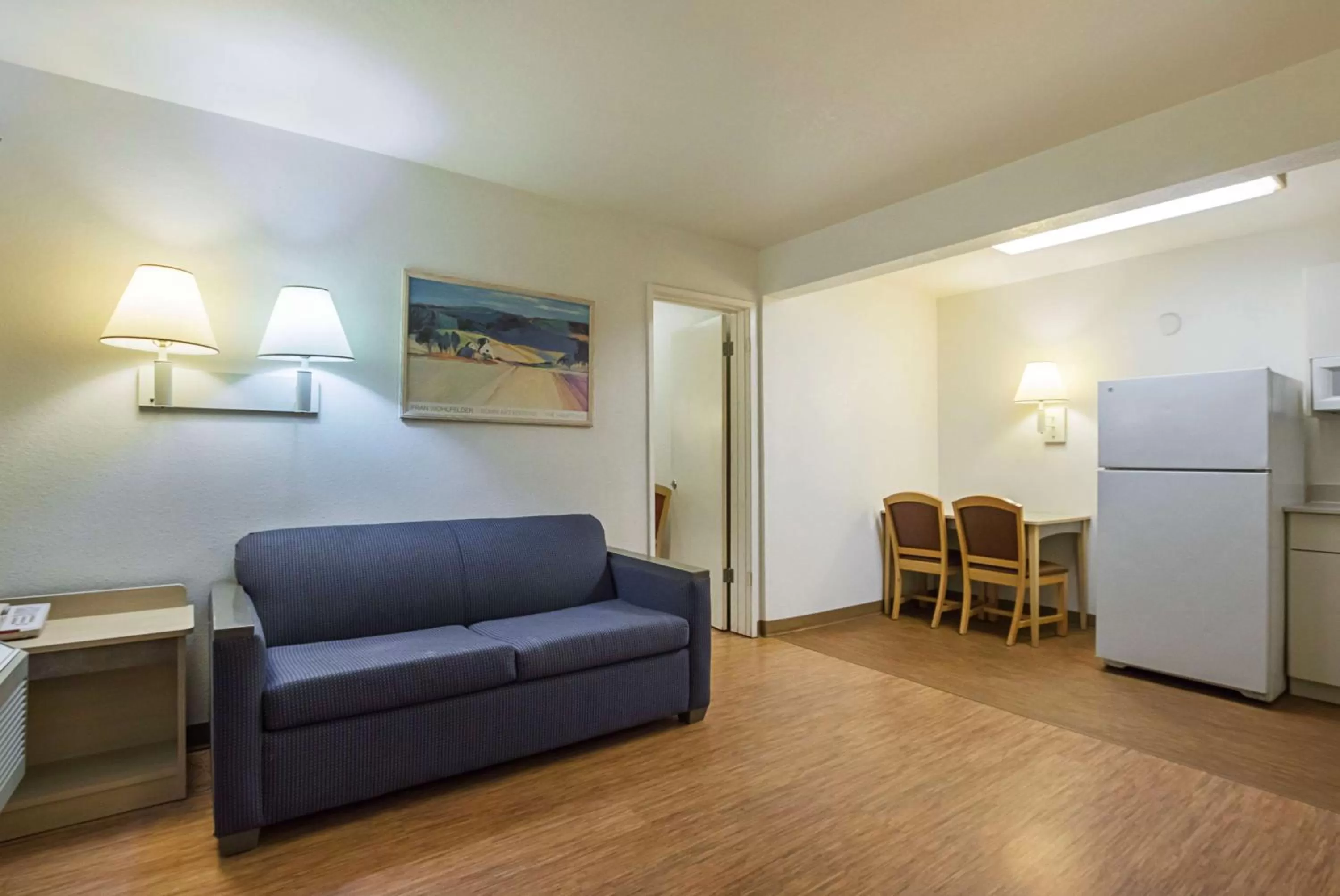 Photo of the whole room in Motel 6-Rochester, MN