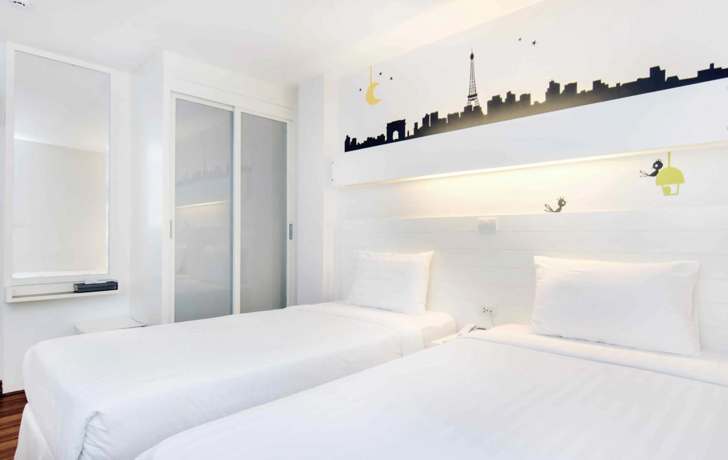 Bed in The Phoenix Hotel Bangkok - Suvarnabhumi Airport