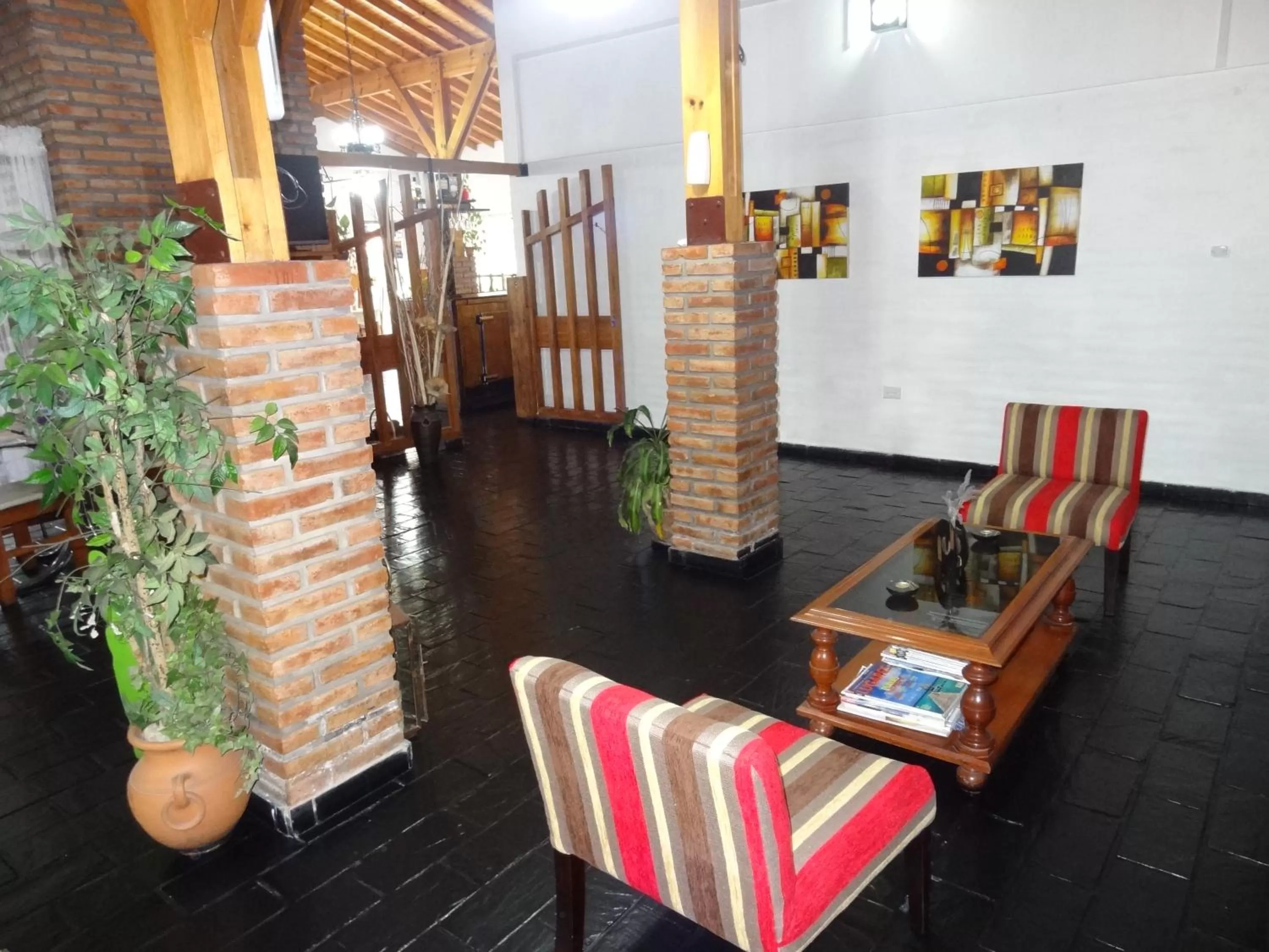 Communal lounge/ TV room in Hostería Lida