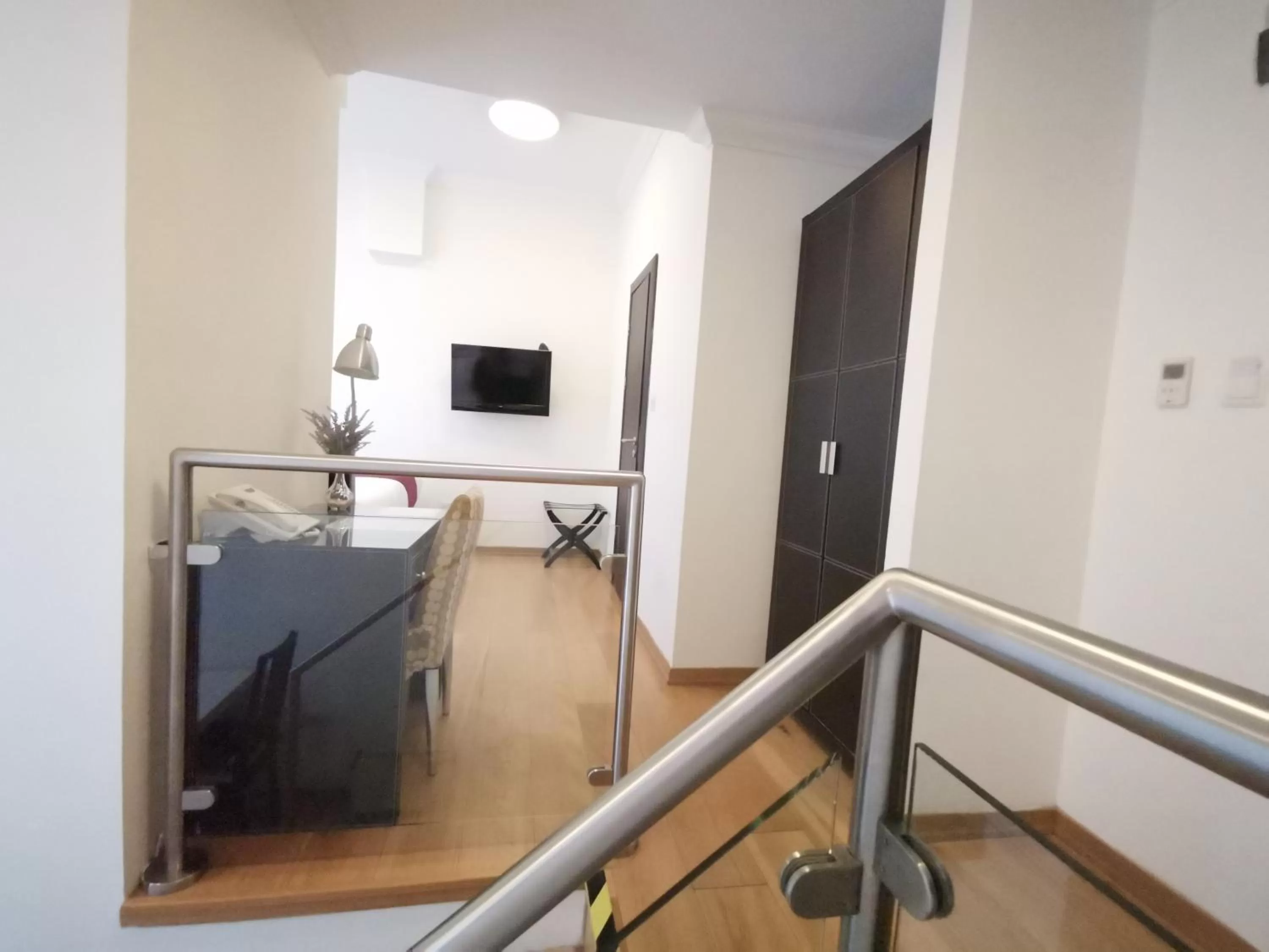 Seating area, Bed in The Royale Chulan Hyde Park Hotel