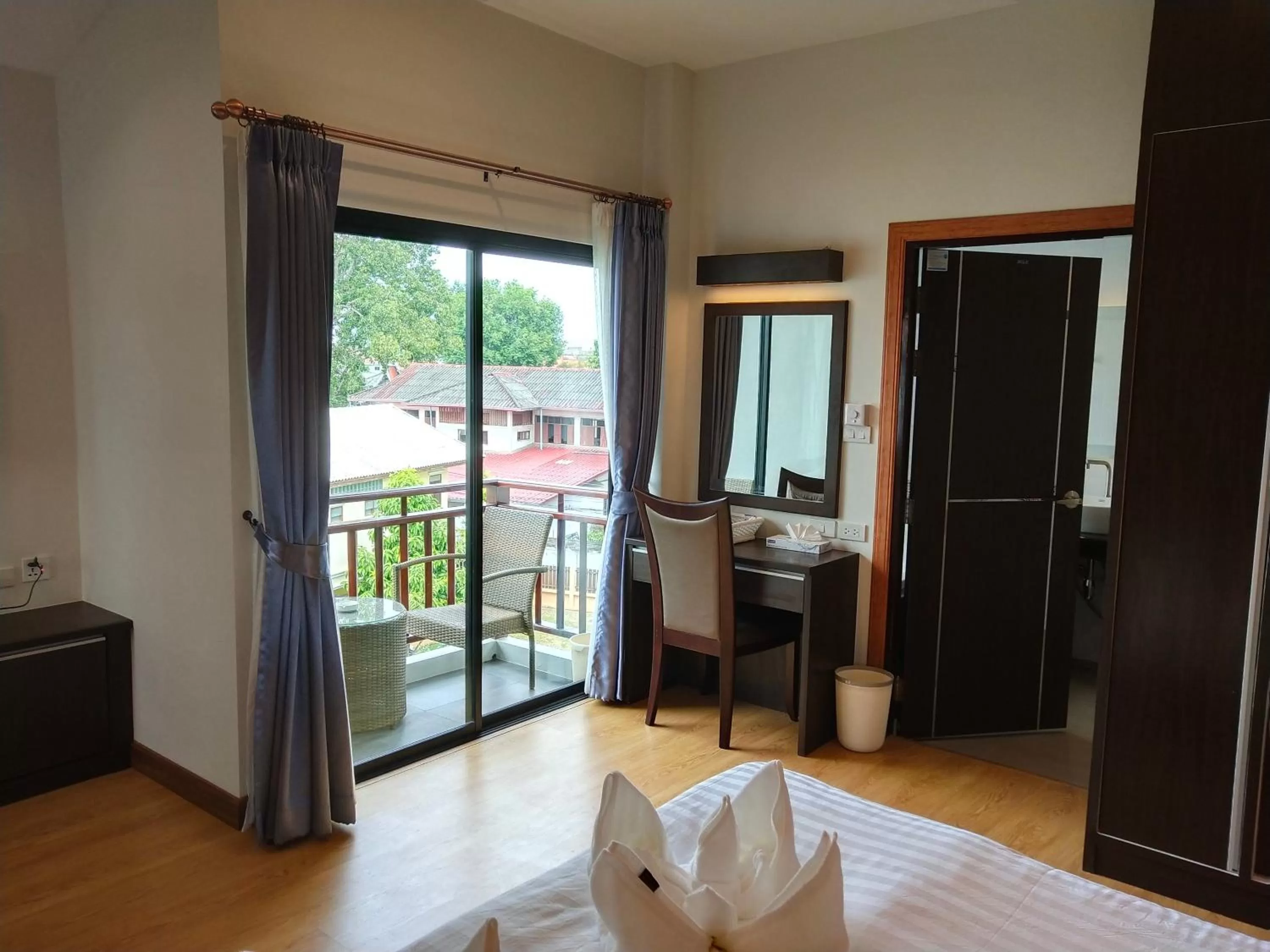 Balcony/Terrace, Bed in Hotel De Wualai