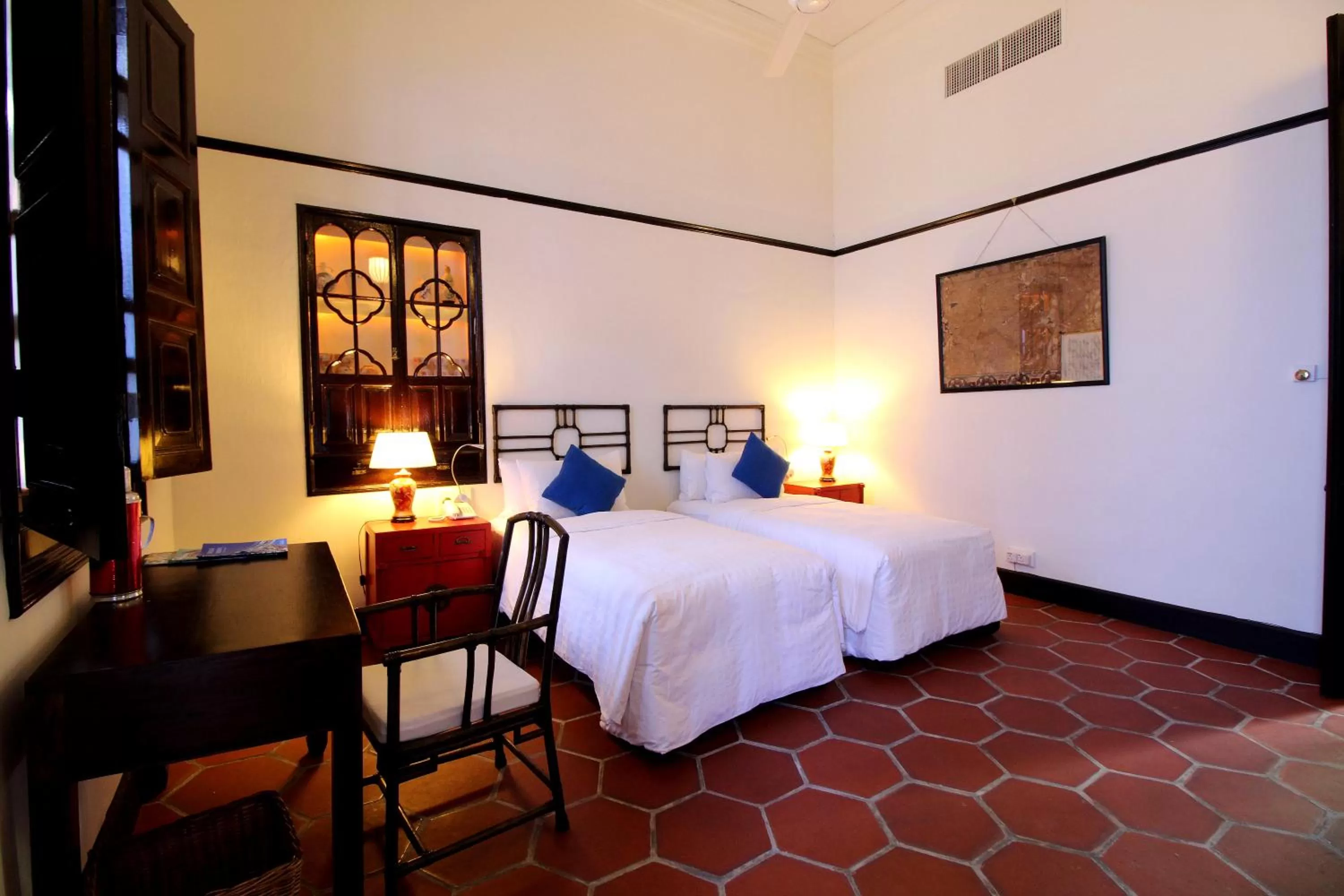 Bedroom, Bed in Cheong Fatt Tze - The Blue Mansion