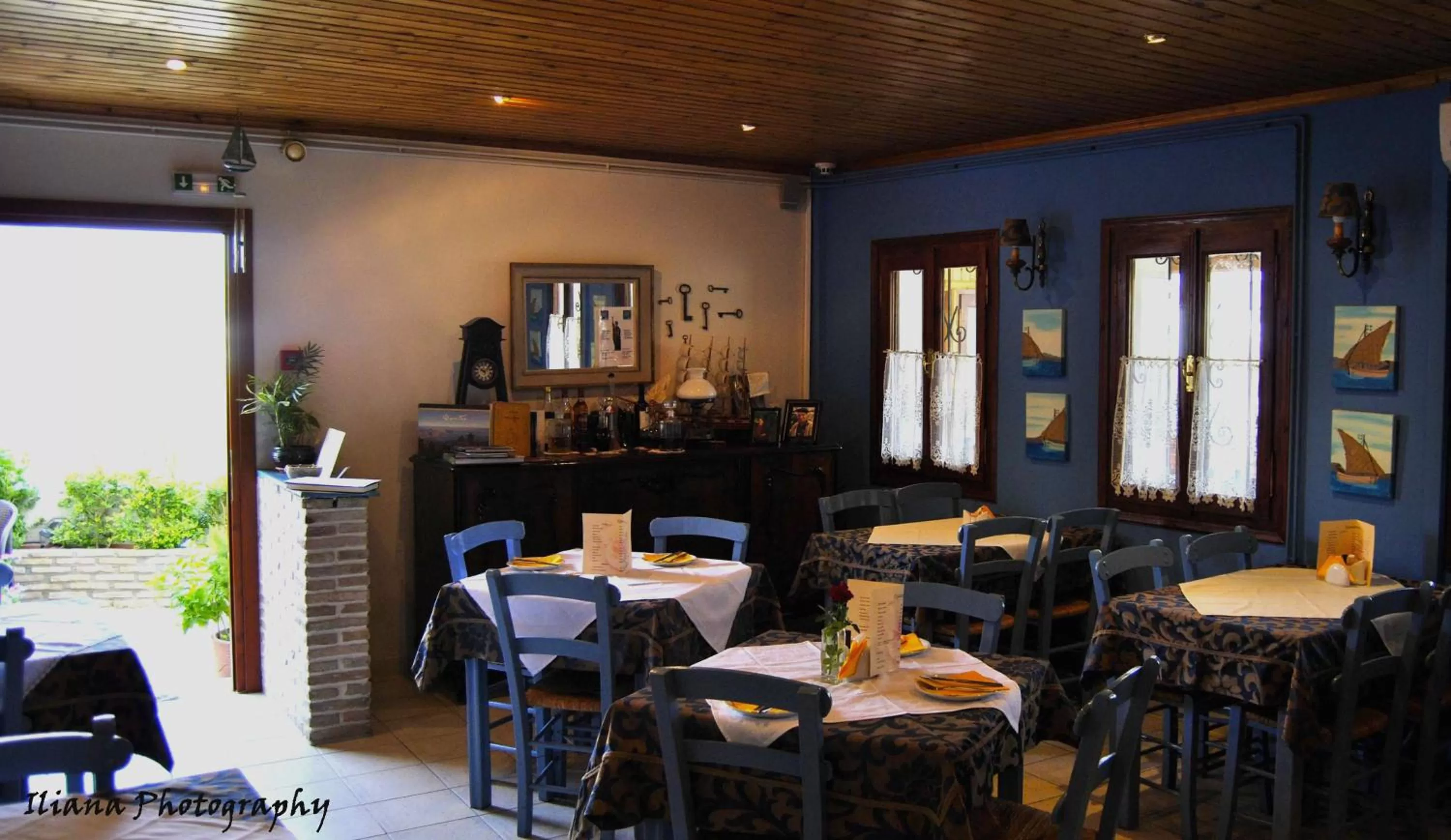 Restaurant/places to eat in Filoxenia Studios