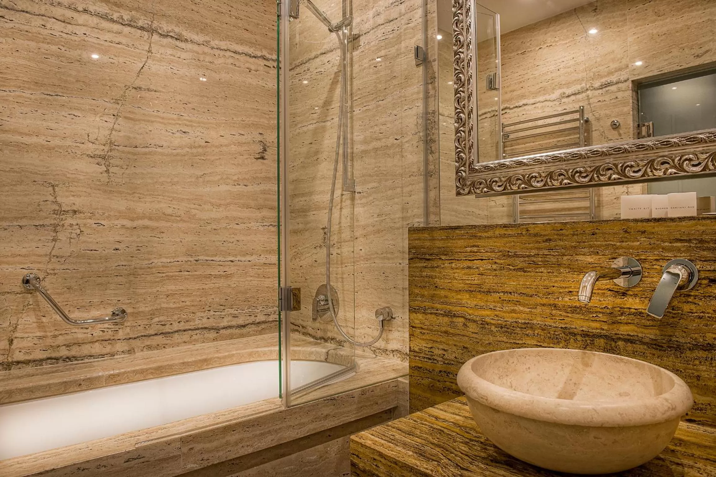 Shower in Villa Plaza Boutique Hotel & Spa