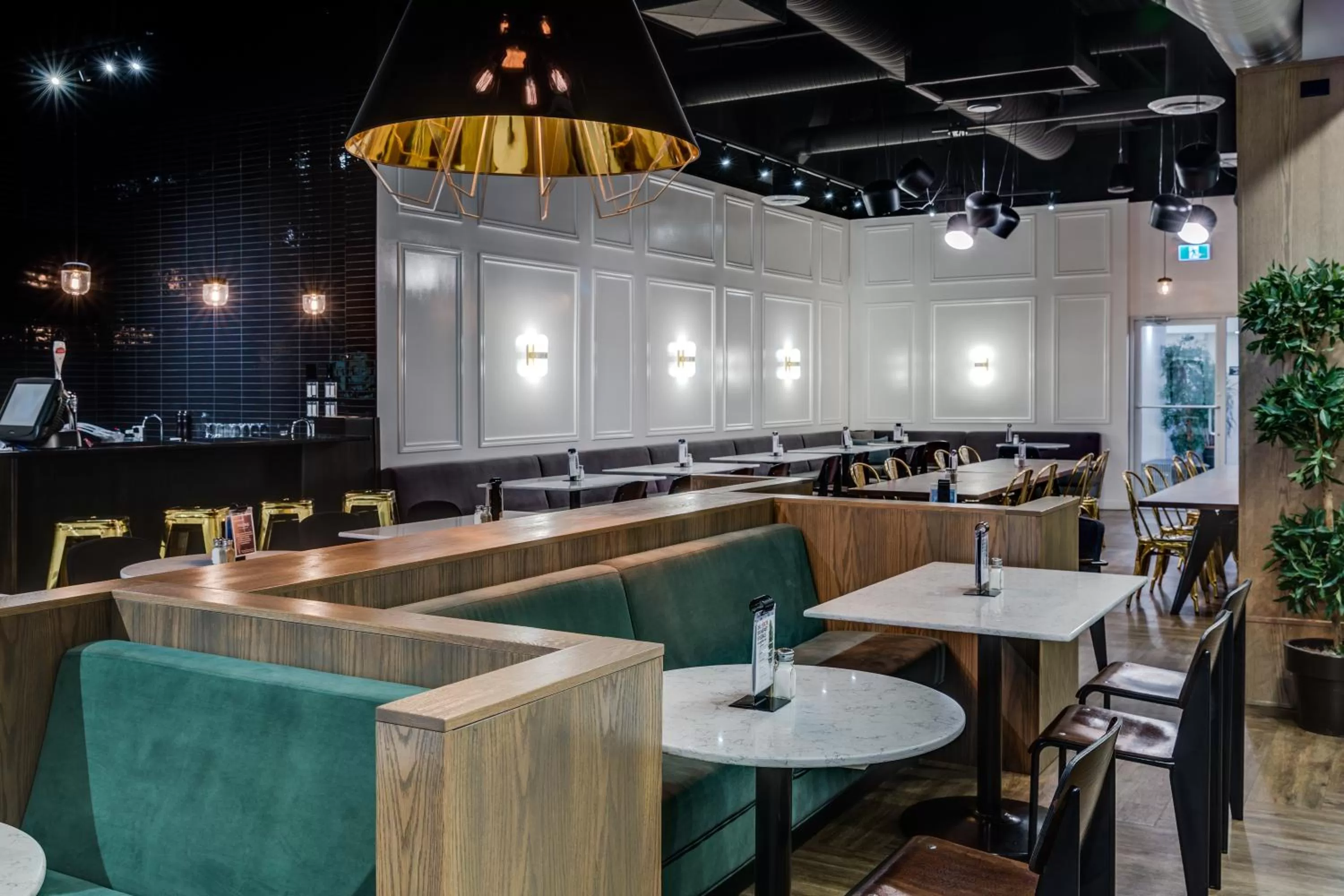 Restaurant/places to eat in Heritage Inn Hotel & Convention Centre - Brooks