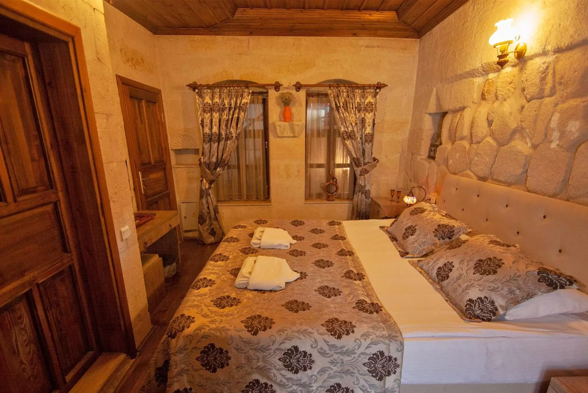 Nightclub / DJ, Bed in Diamond of Cappadocia