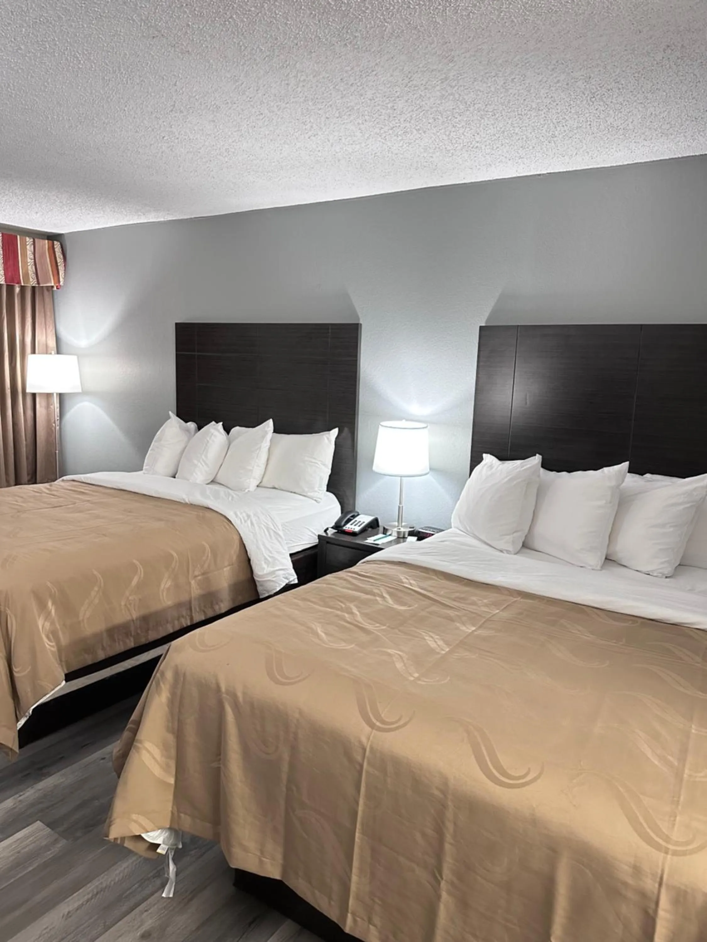 Bedroom in Quality Inn