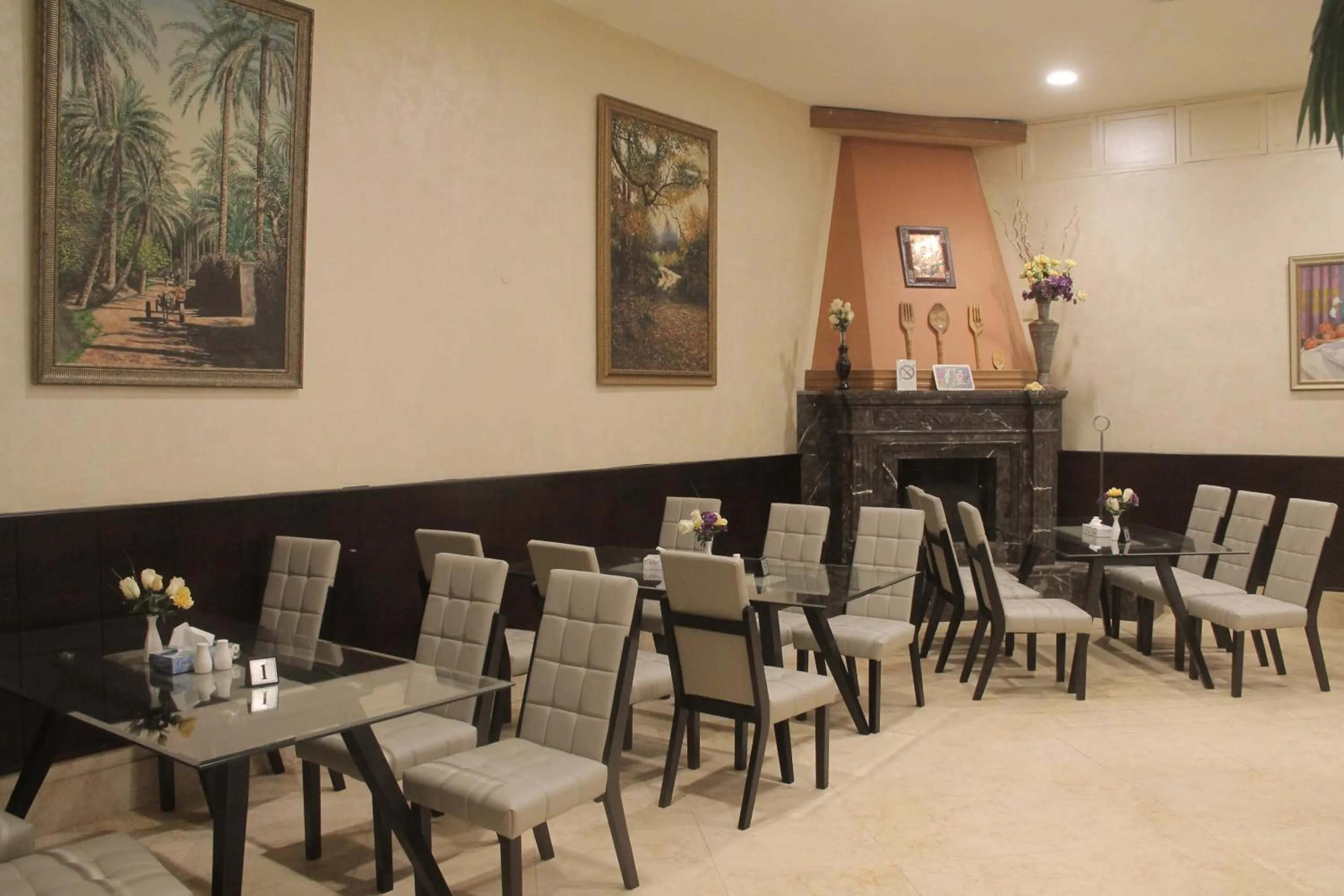 Restaurant/places to eat in Le Vendome Hotel