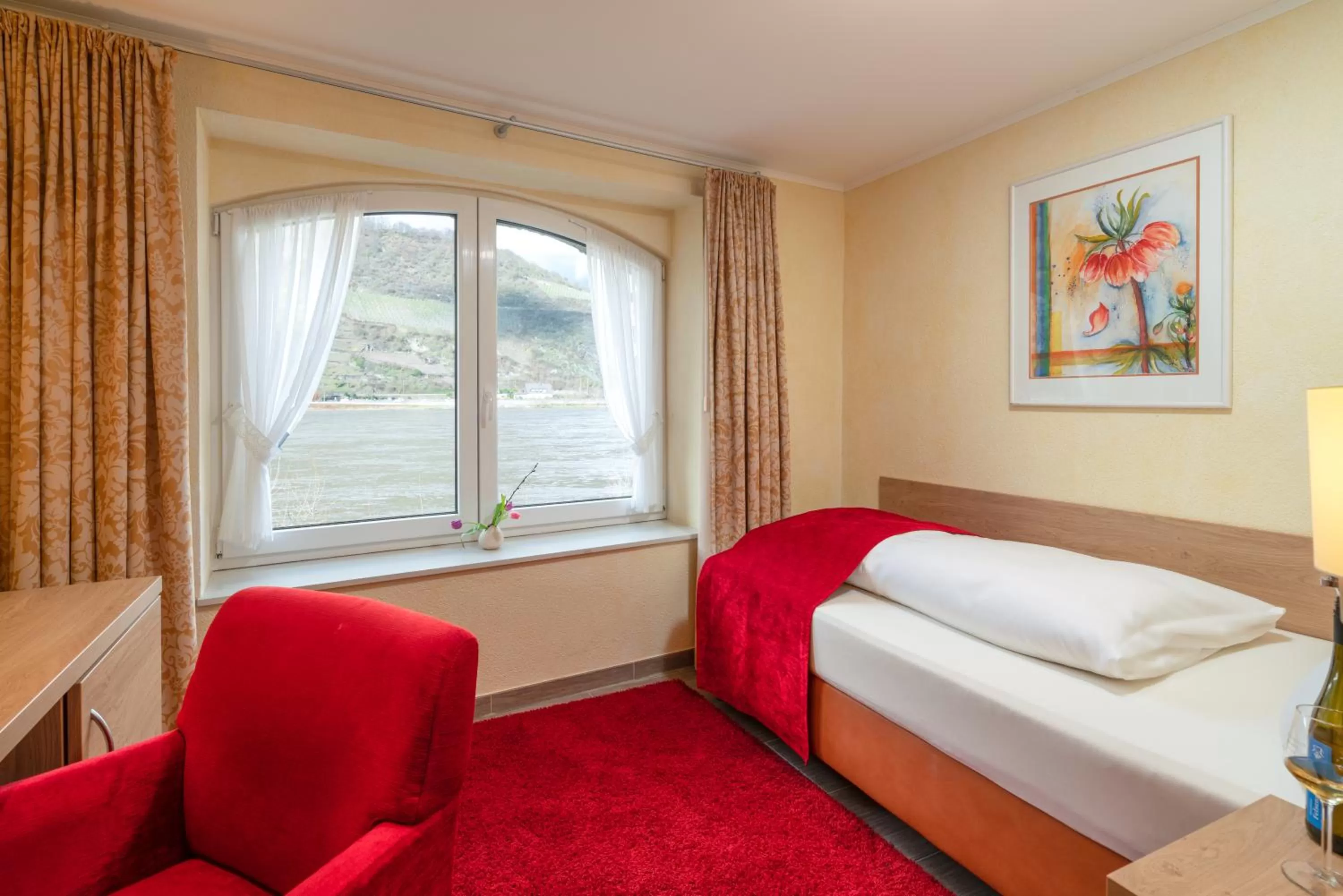 Bedroom in Weinhotel Landsknecht