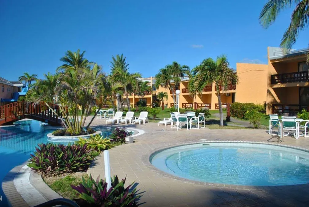 Swimming pool in Sugar Bay Club