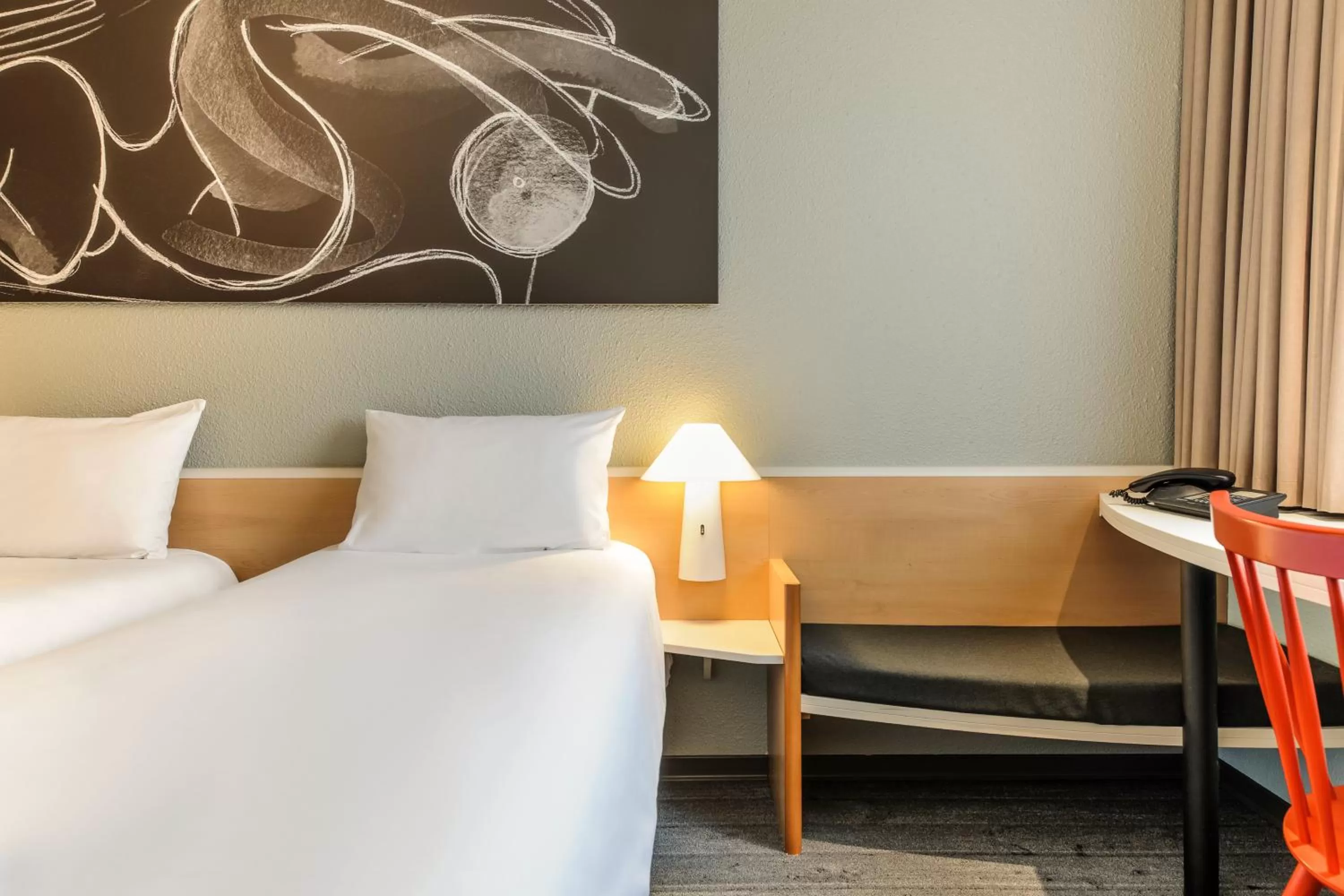 Bed in ibis Hamburg Alsterring