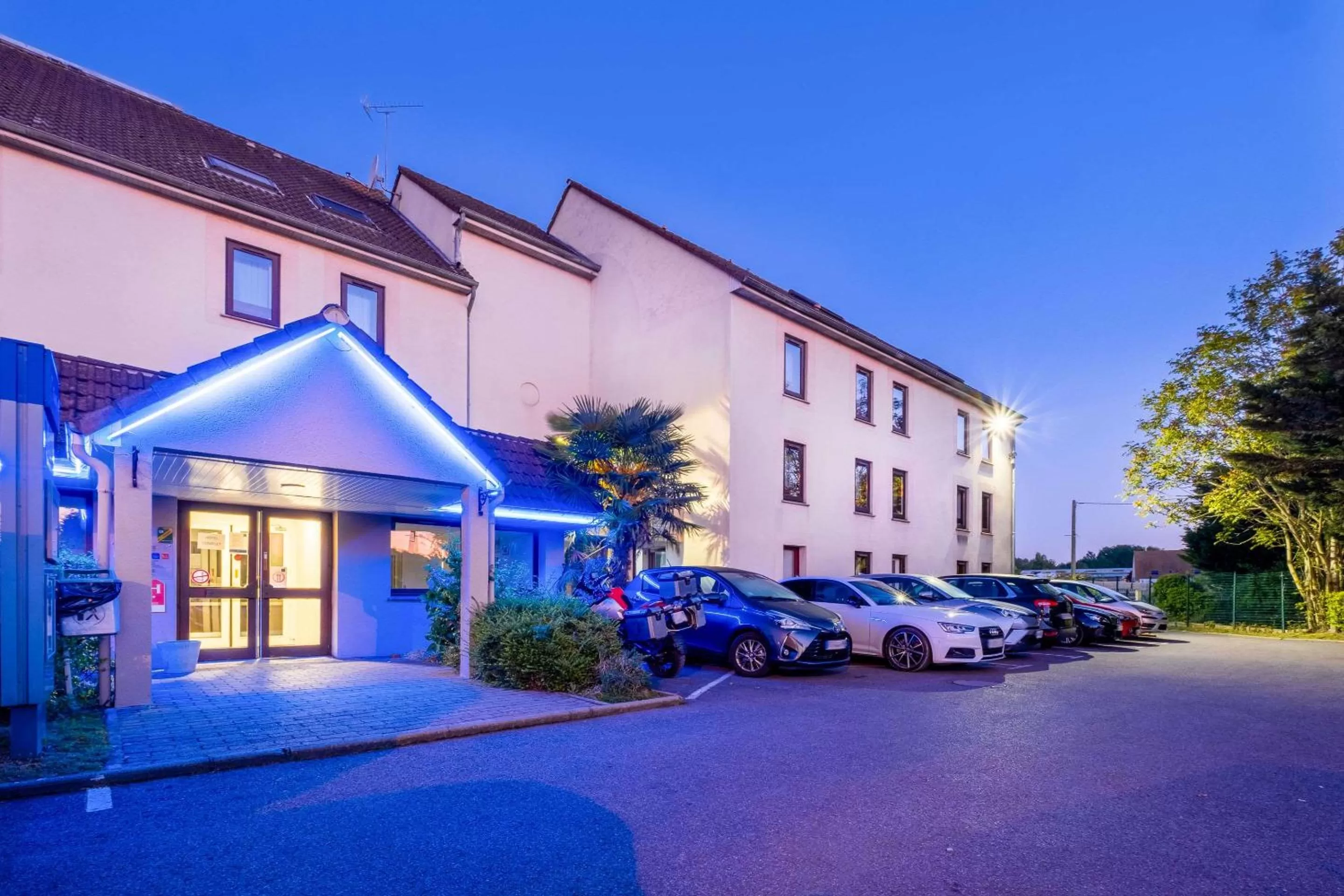 Property building in Comfort Hotel Linas - Montlhery