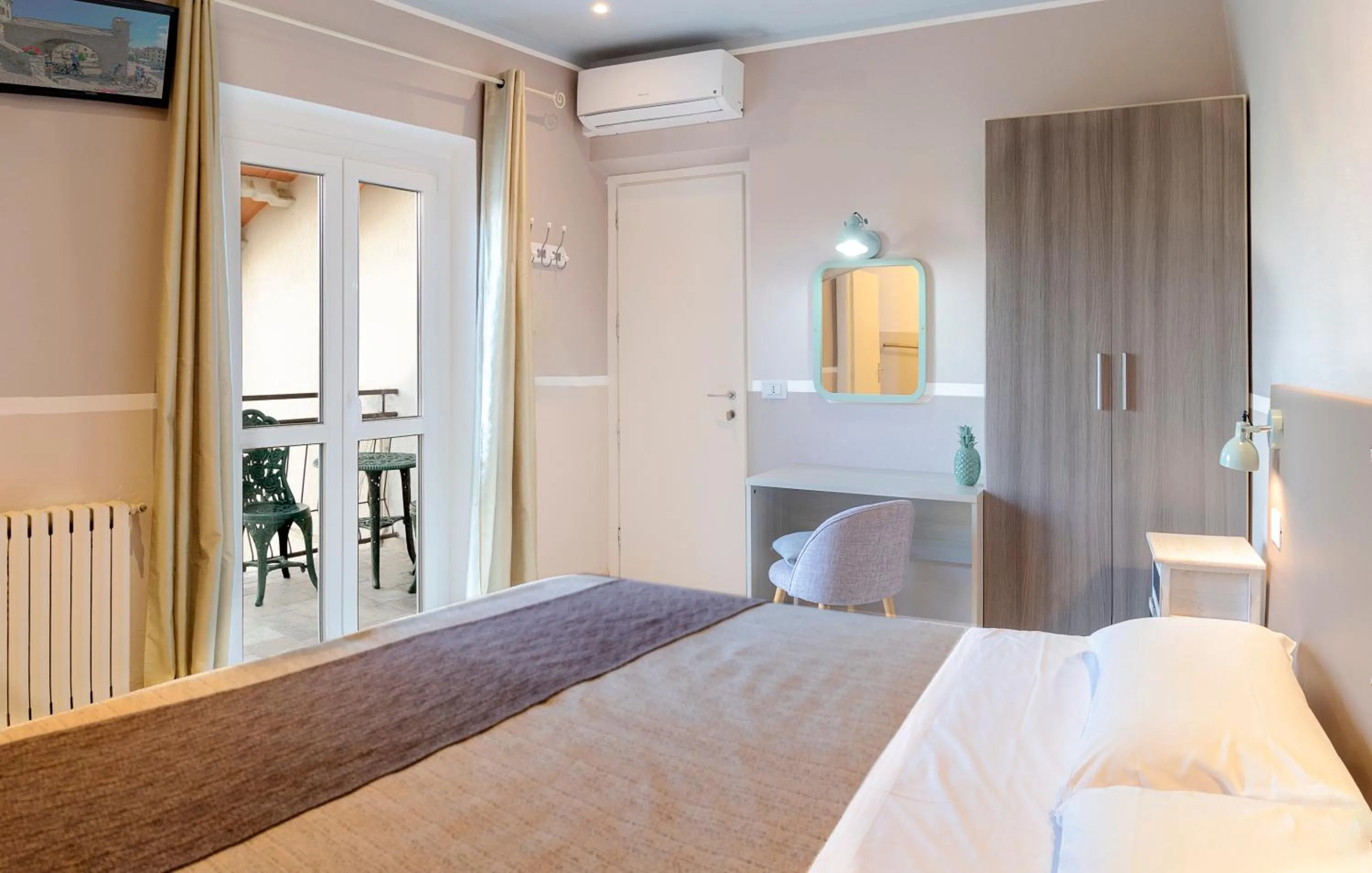 Bed in Albergo Serena