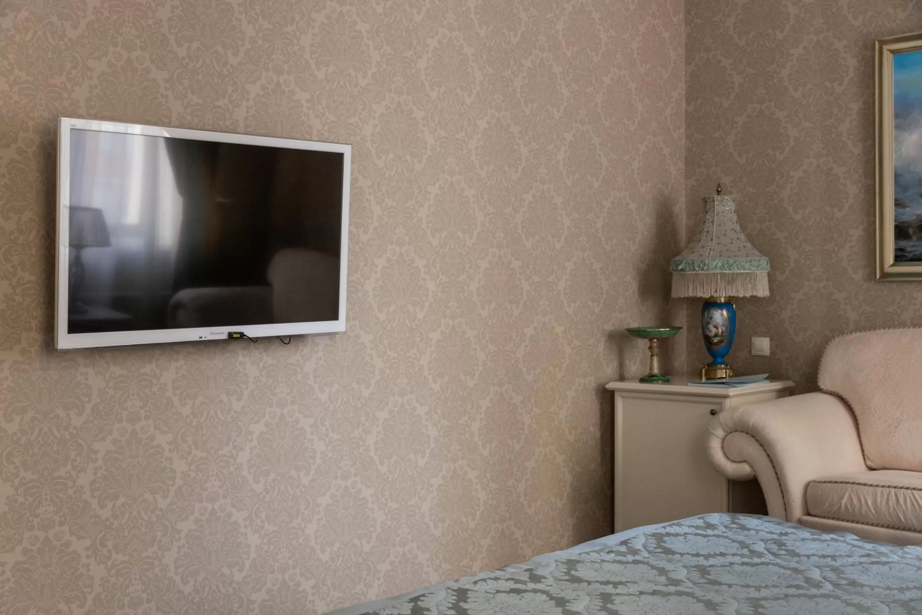 TV and multimedia, TV/Entertainment Center in Hotel "Mandarin Clubhouse"