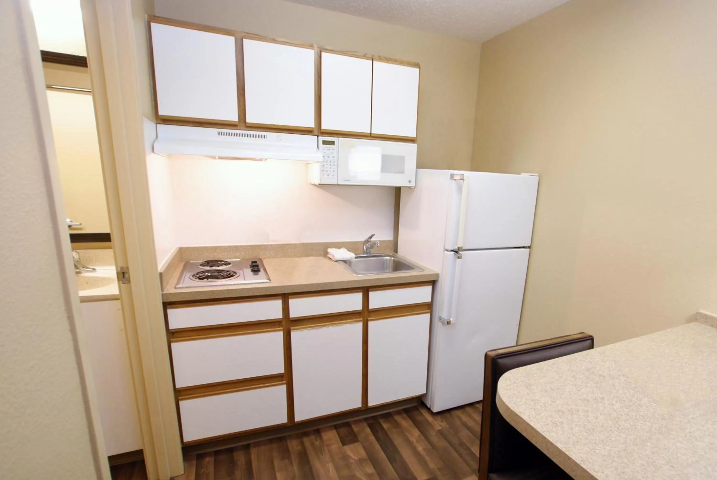 Kitchen or kitchenette in Extended Stay America Select Suites - Atlanta - Cumberland Mall