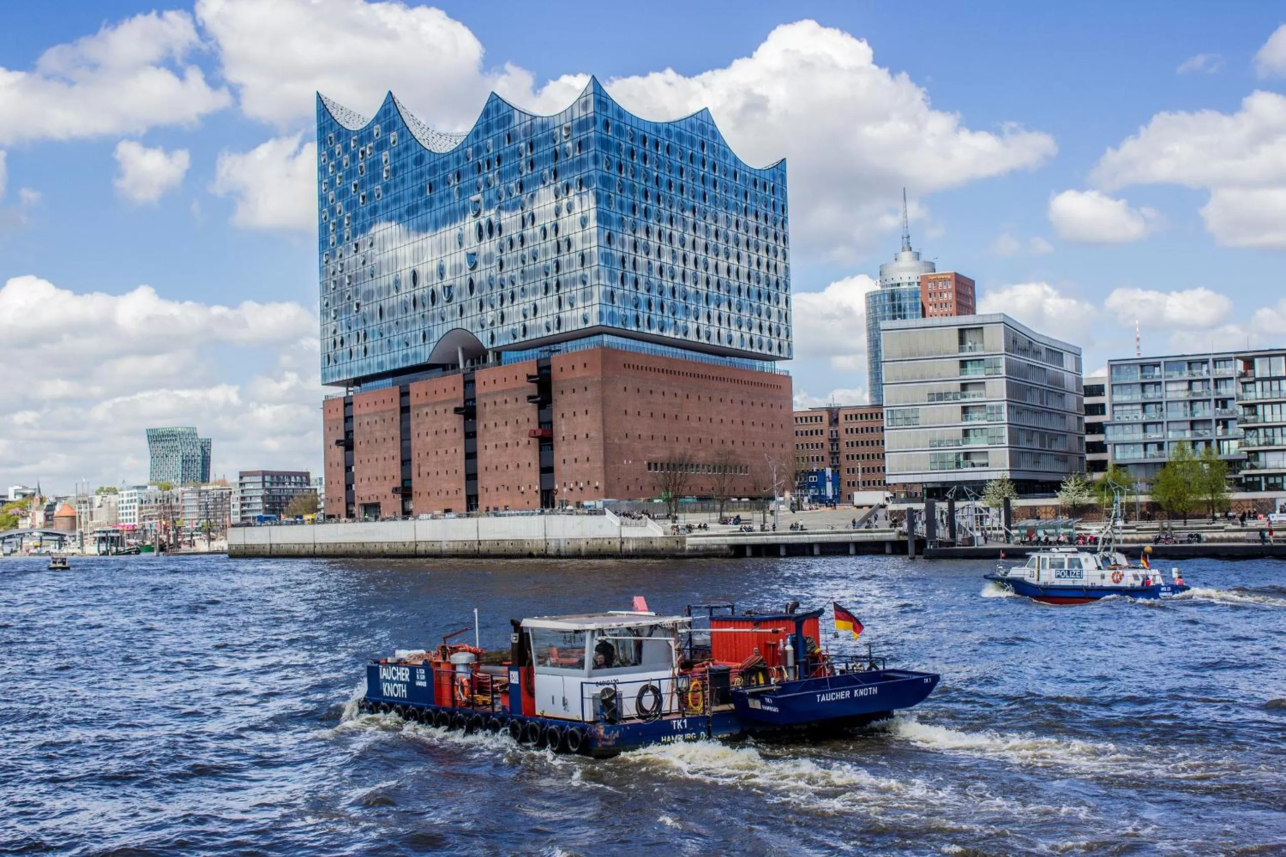 Nearby landmark in THE MADISON Hotel Hamburg