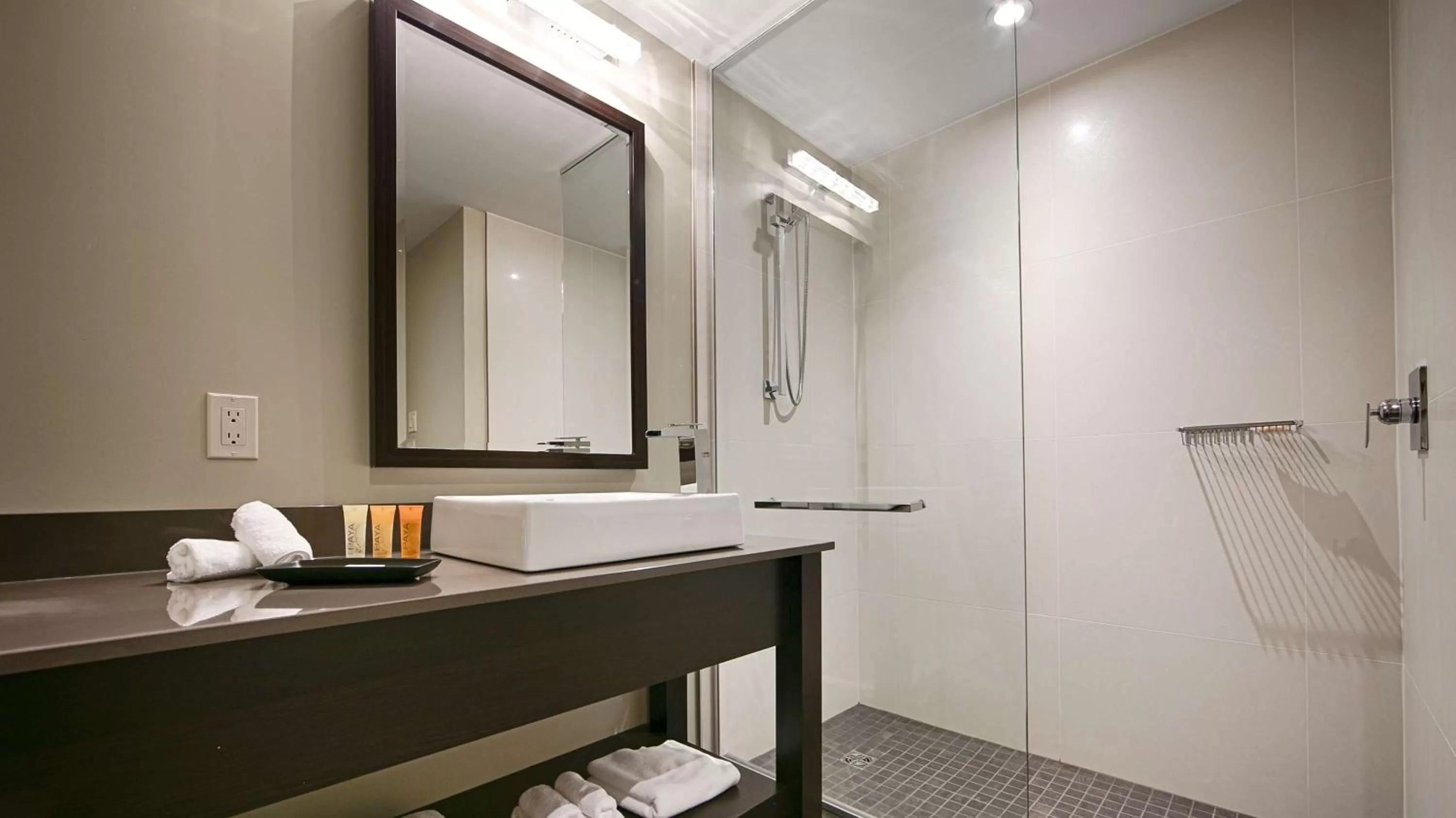 Photo of the whole room in Hotel Levesque