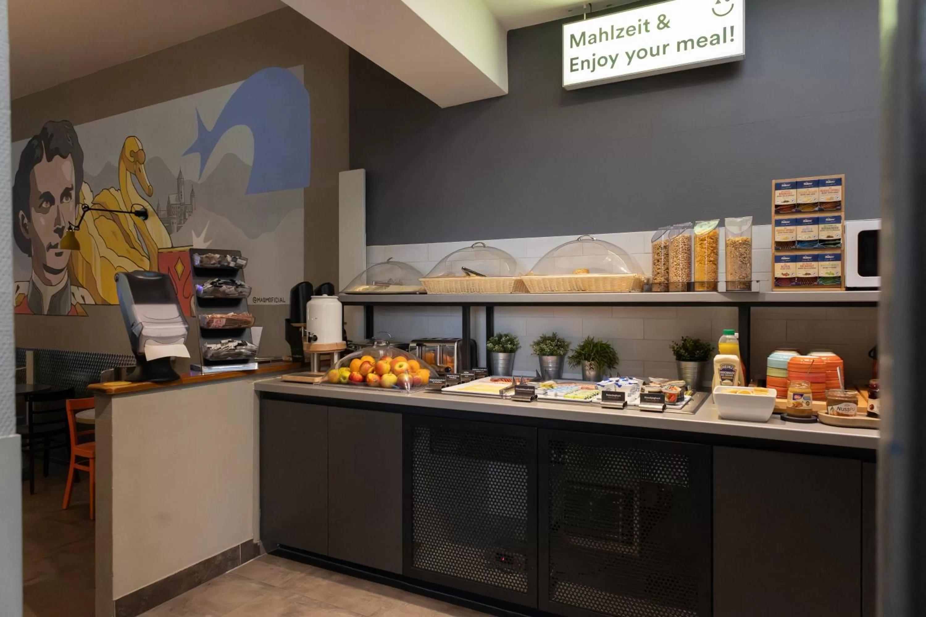 Buffet breakfast in a&o München Hauptbahnhof