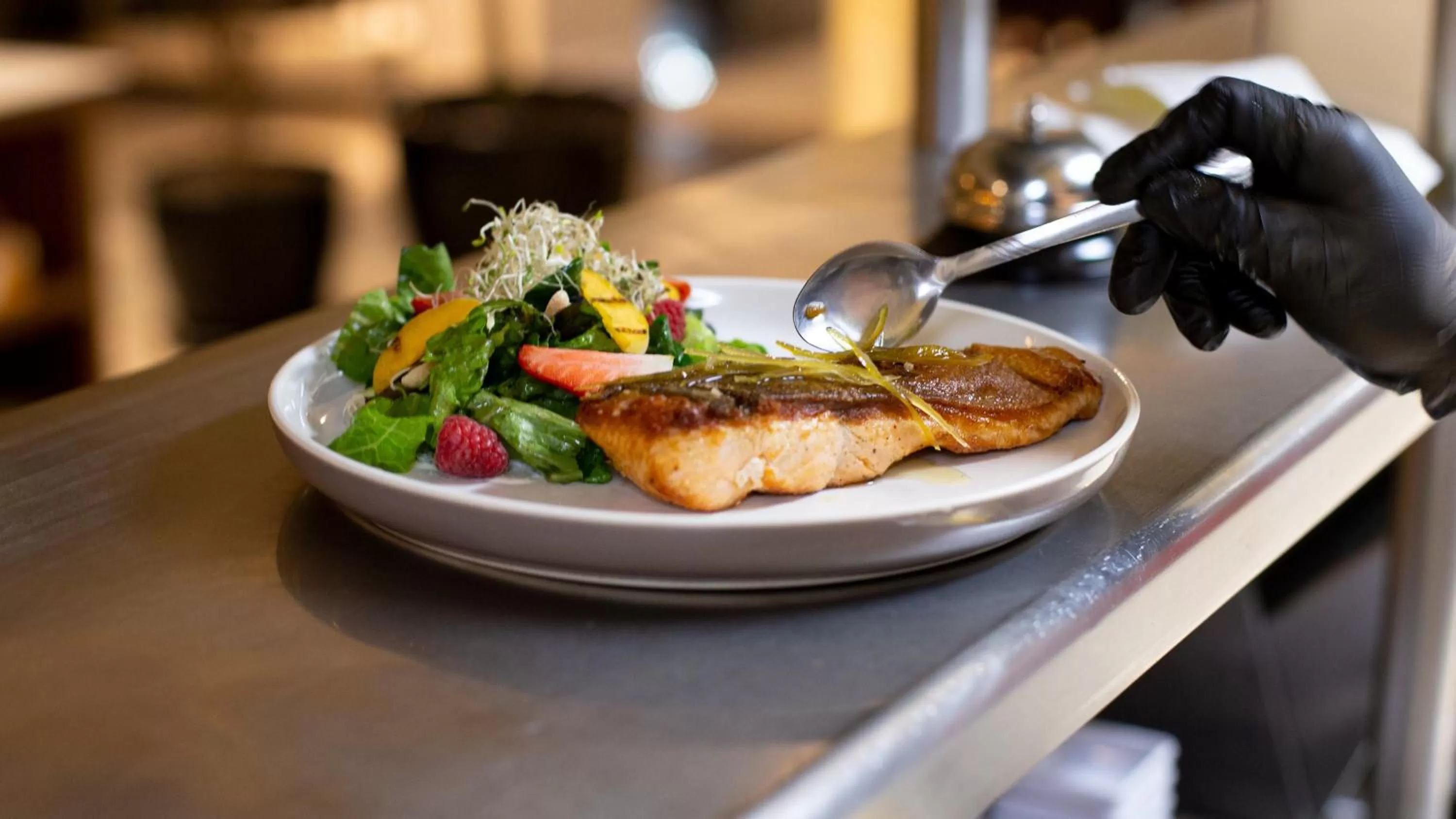 Restaurant/places to eat in Hotel Indigo Guadalajara Expo by IHG