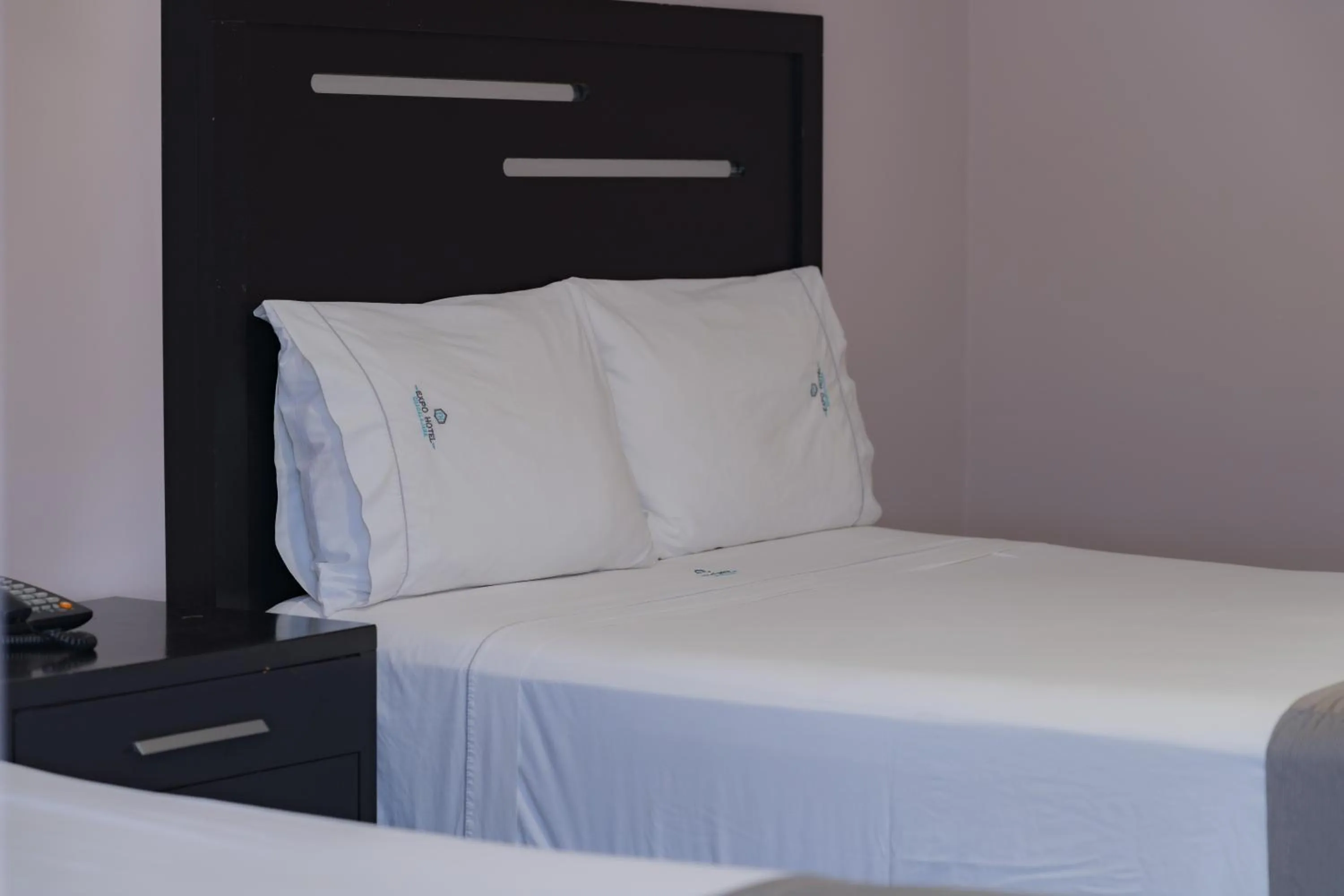 Bed in Expo Hotel Guadalajara - Zona Expo frente al Centro de Convenciones