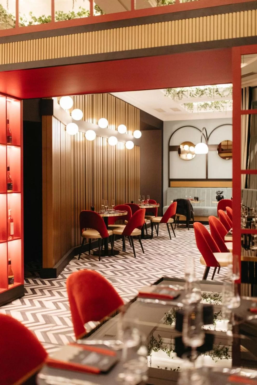 Restaurant/Places to Eat in Hotel Select