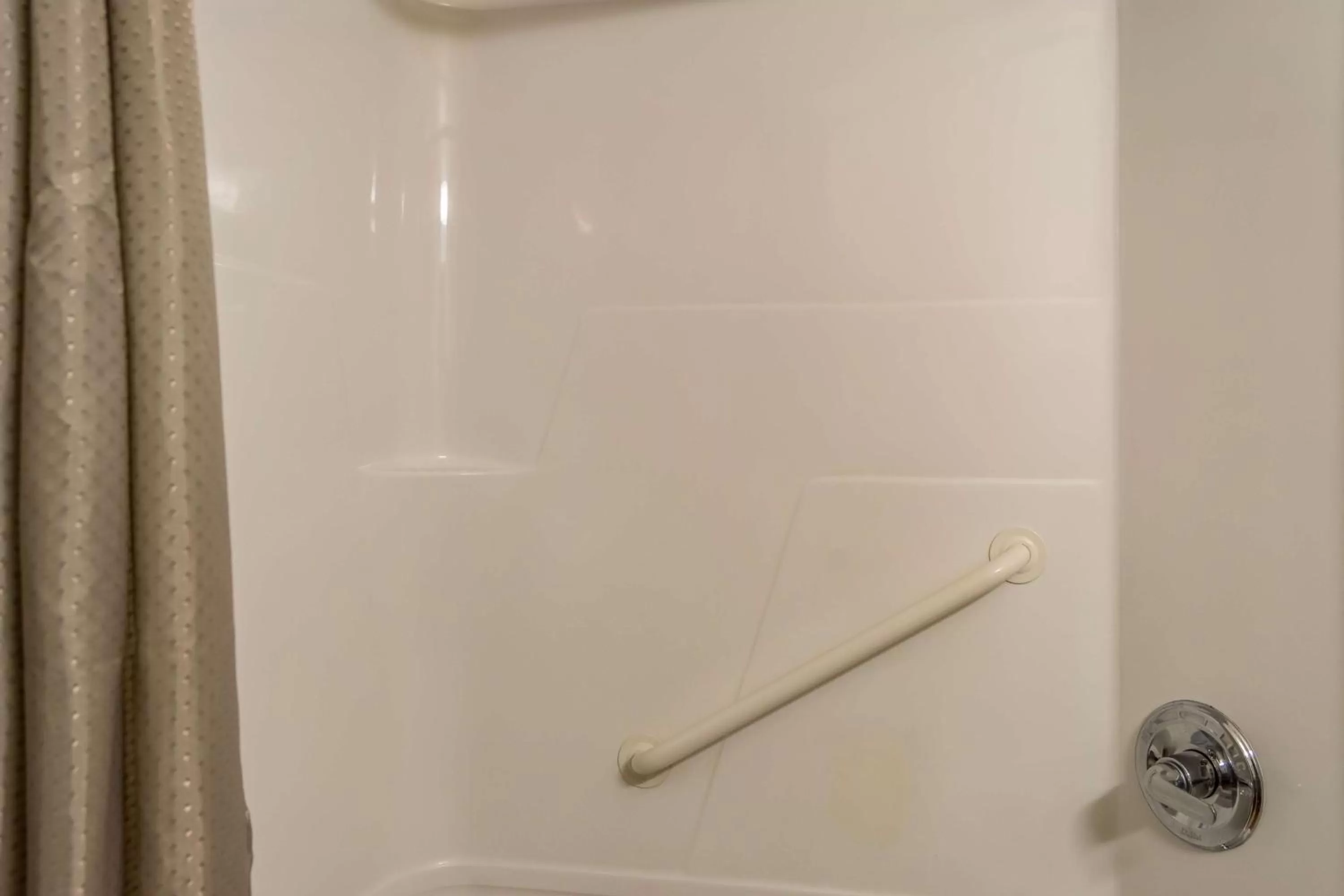 Shower in Motel 6-Lincoln City, OR