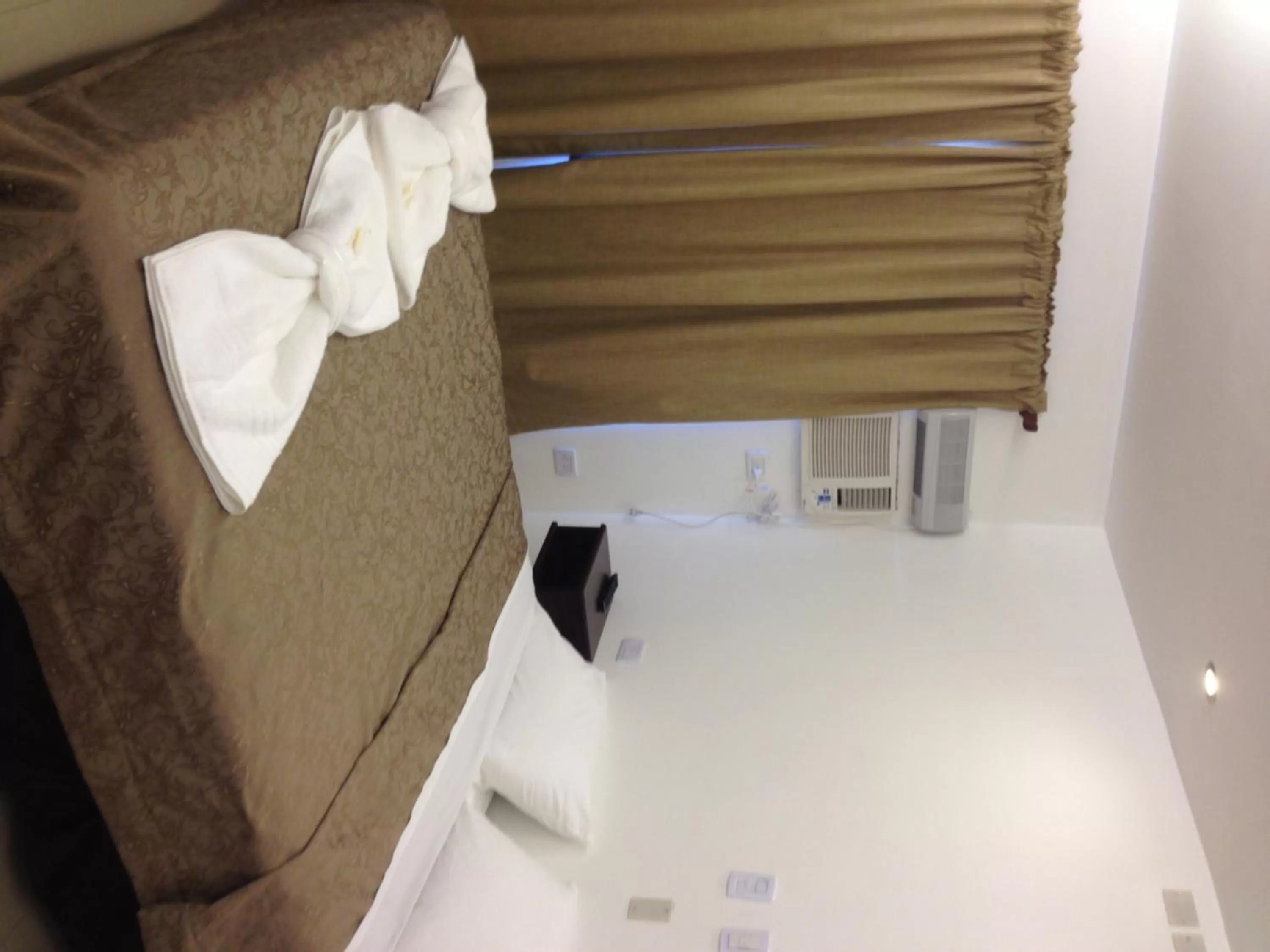 Bed in Lorenzo Suites Hotel