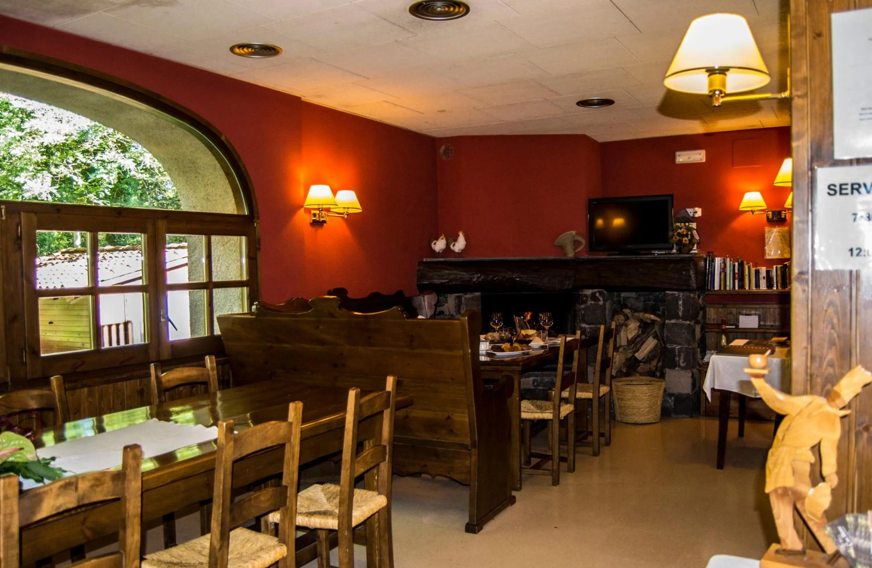 Communal lounge/ TV room in Hotel Can Blanc