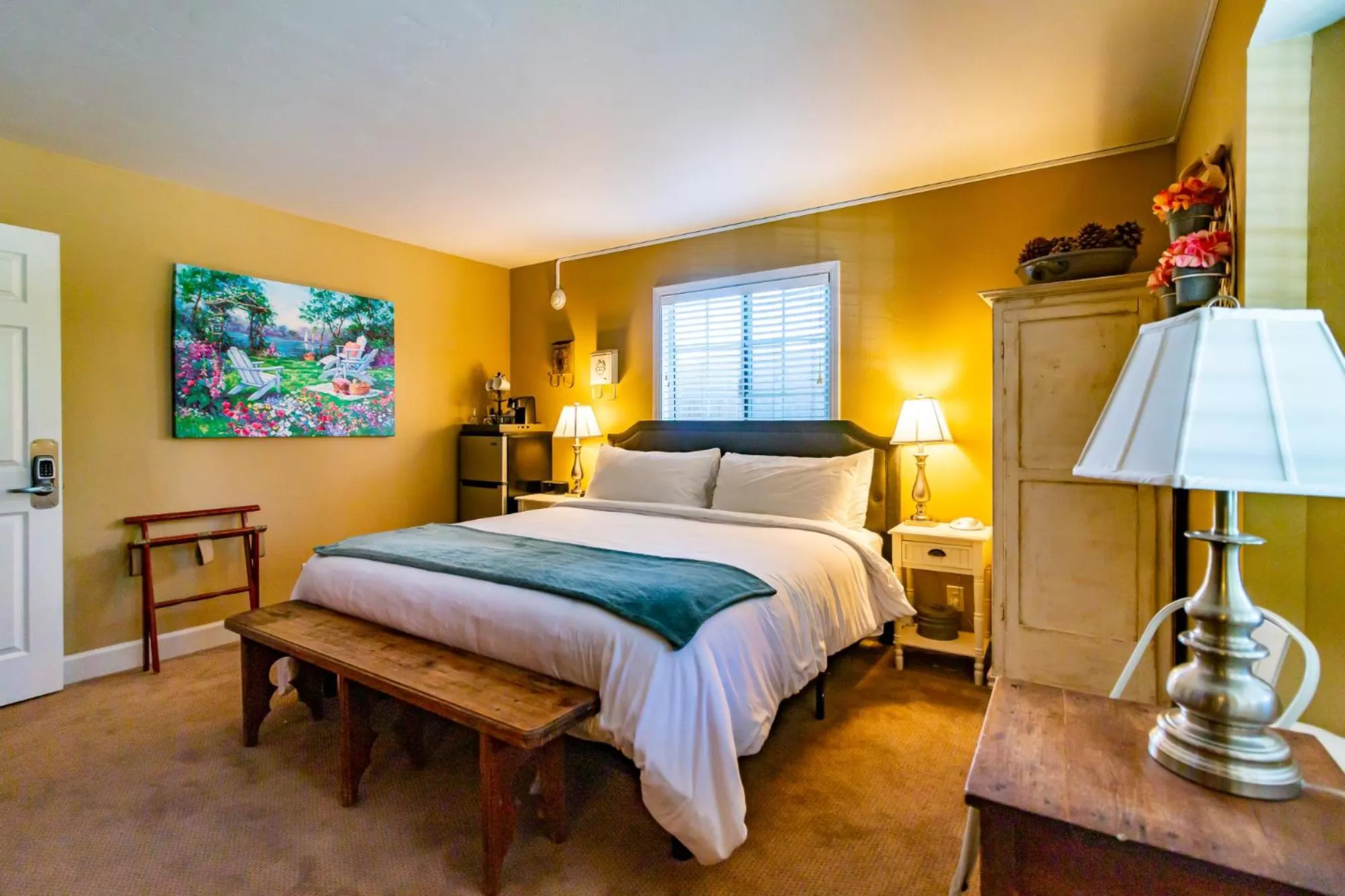 Bedroom, Bed in J Patrick Inn