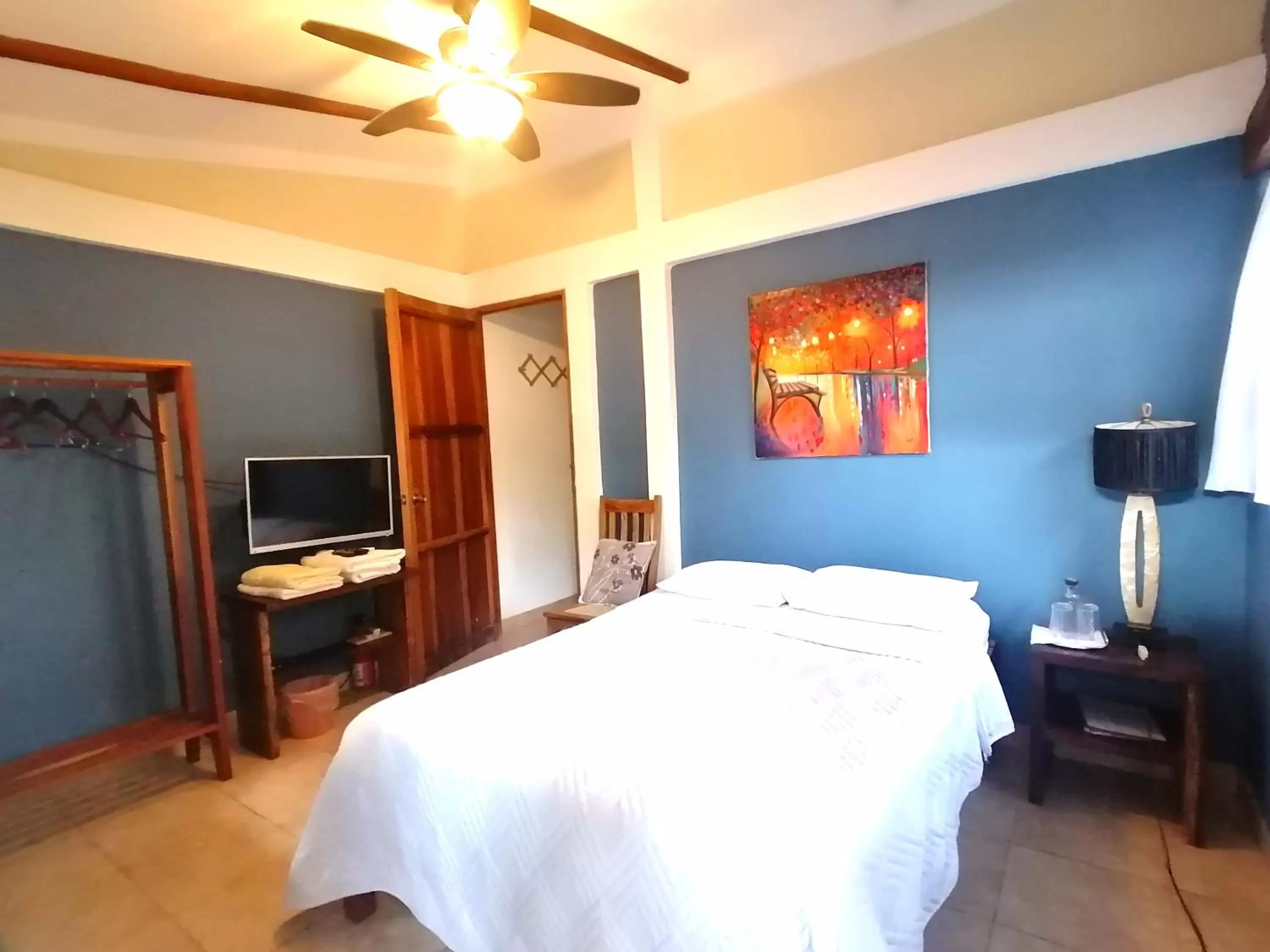 Bed, TV/Entertainment Center in Xalli Beach Hotel