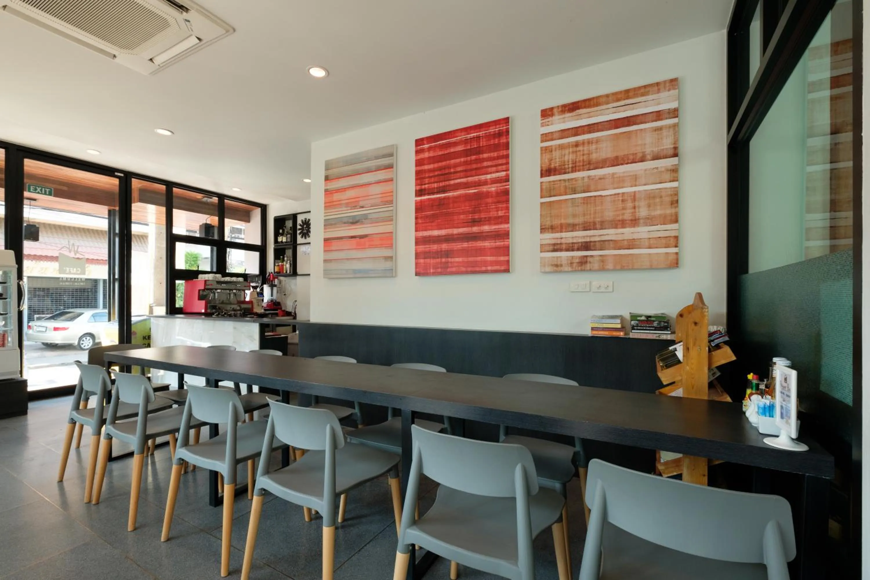 Restaurant/places to eat in Wealth Boutique Hotel Chiang Mai