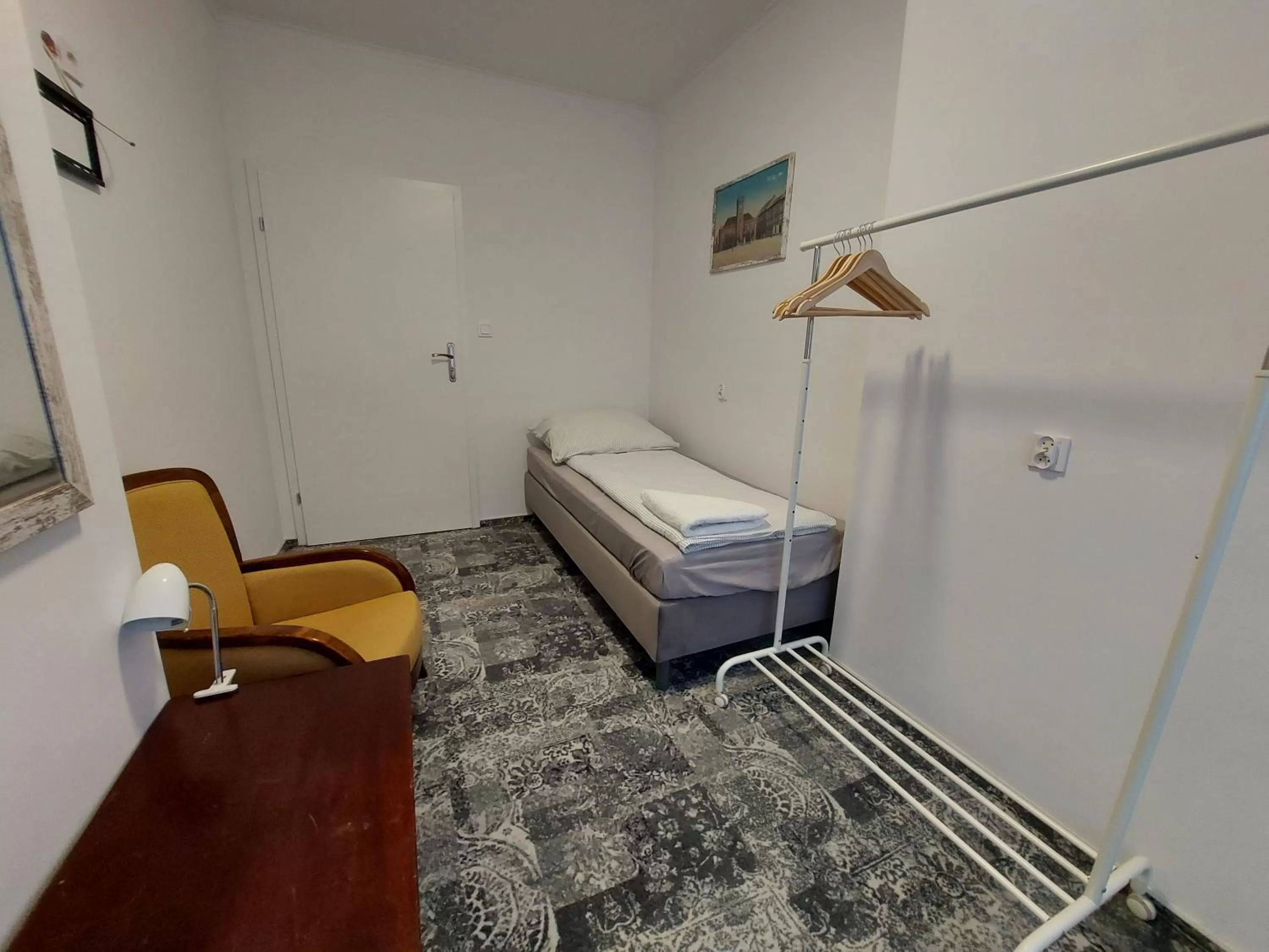 Photo of the whole room, Bed in Kamienica1924