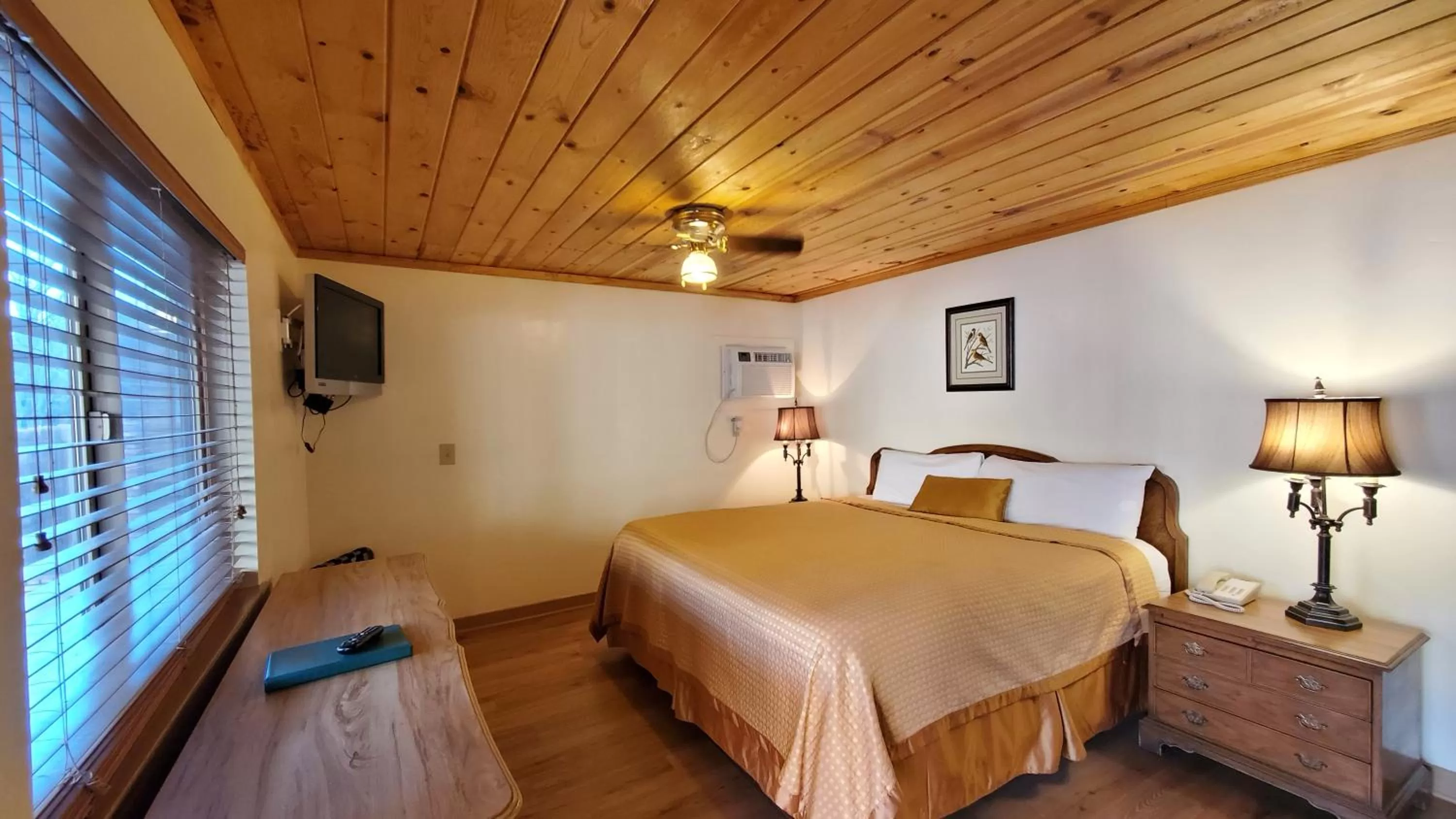 Bed in Kernville Inn